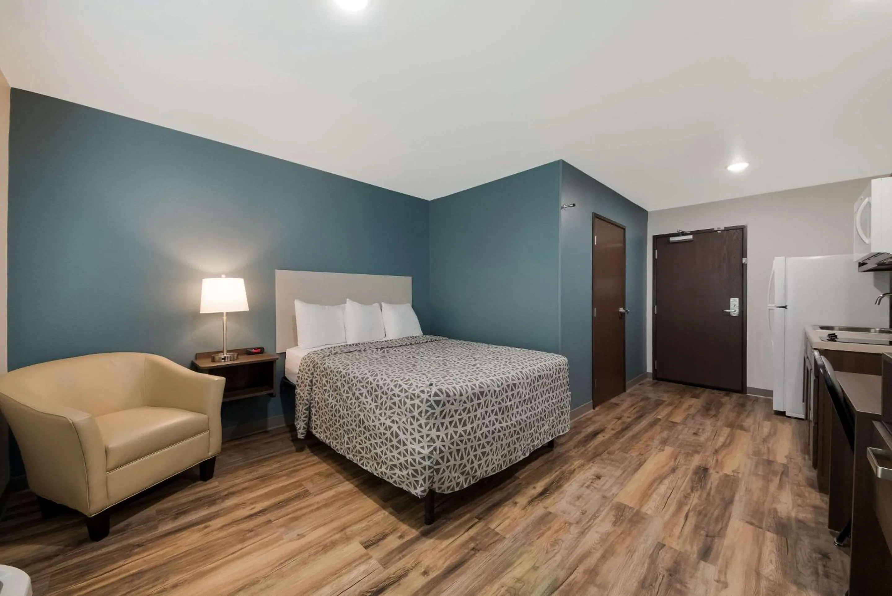 Bedroom, Bed in WoodSpring Suites San Antonio UTSA - Medical Center