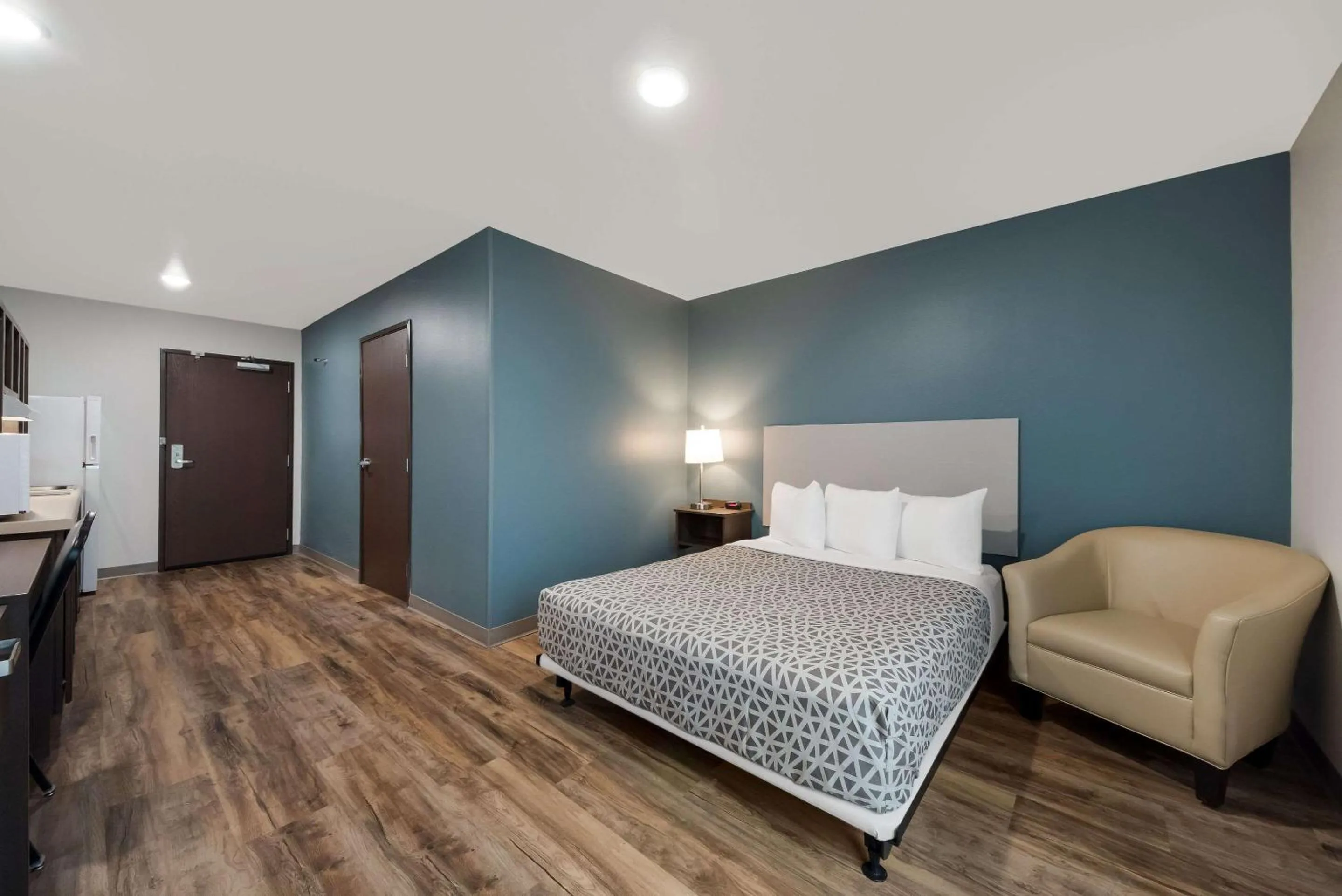 Bed in WoodSpring Suites San Antonio UTSA - Medical Center