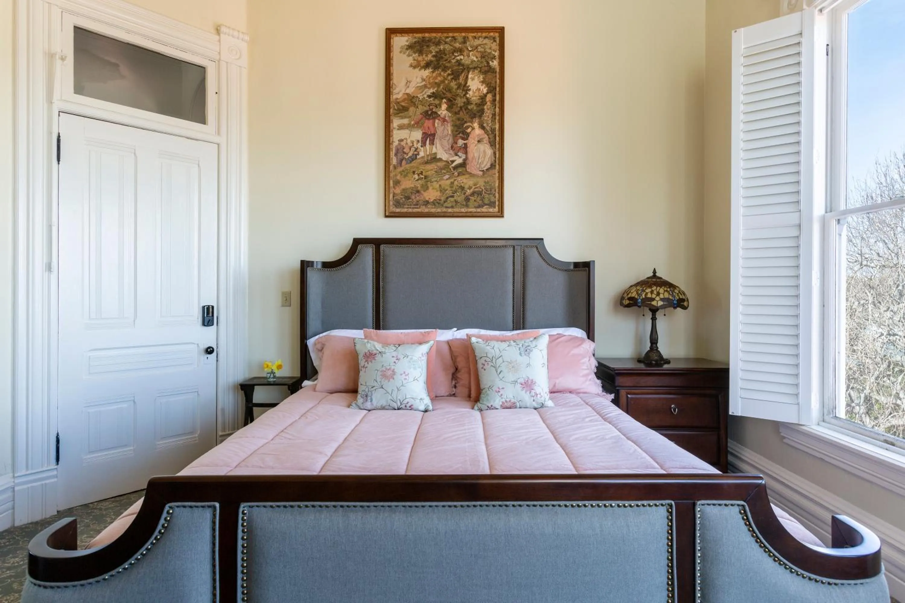 Bed in Pinc Lady Mansion