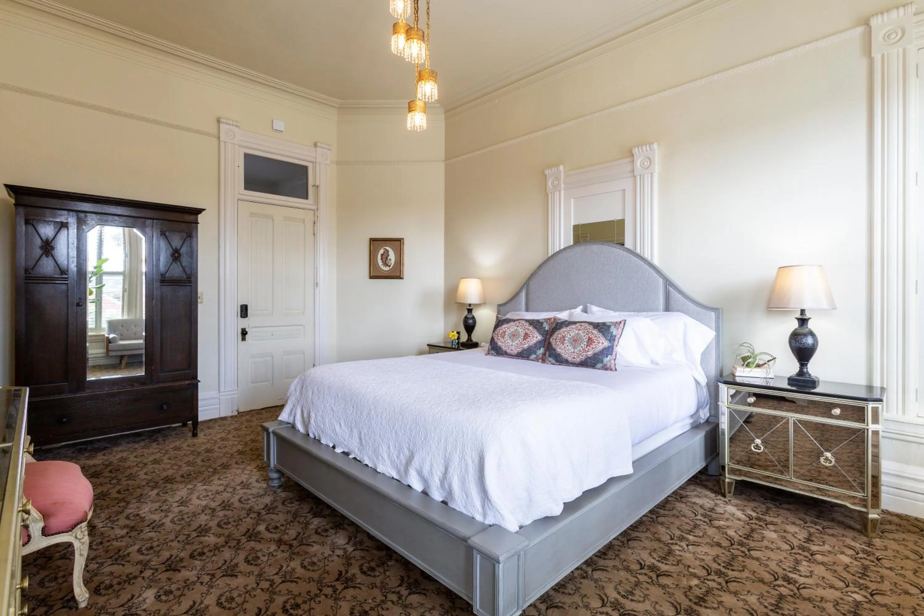 Bed in Pinc Lady Mansion