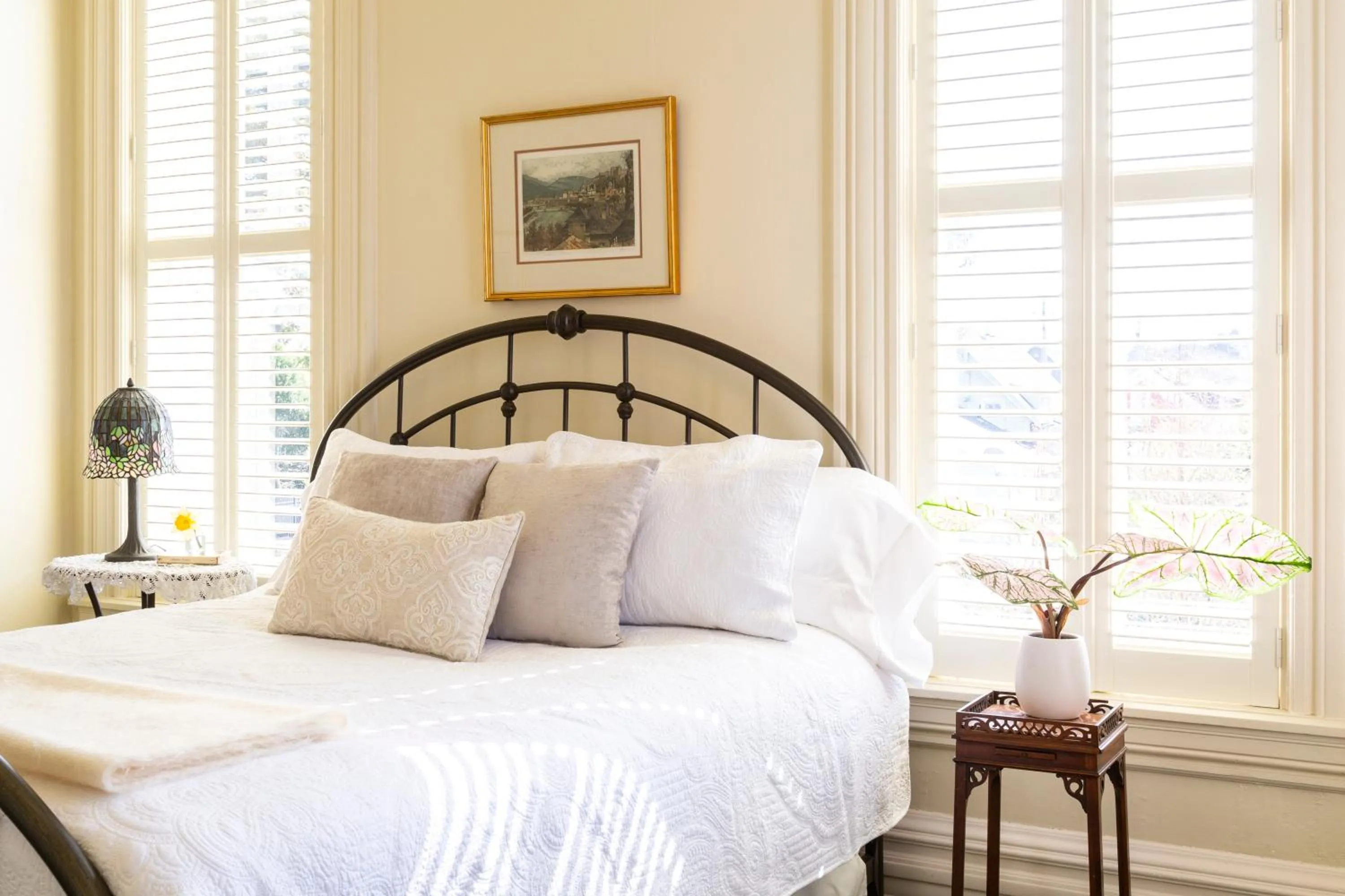 Bed in Pinc Lady Mansion