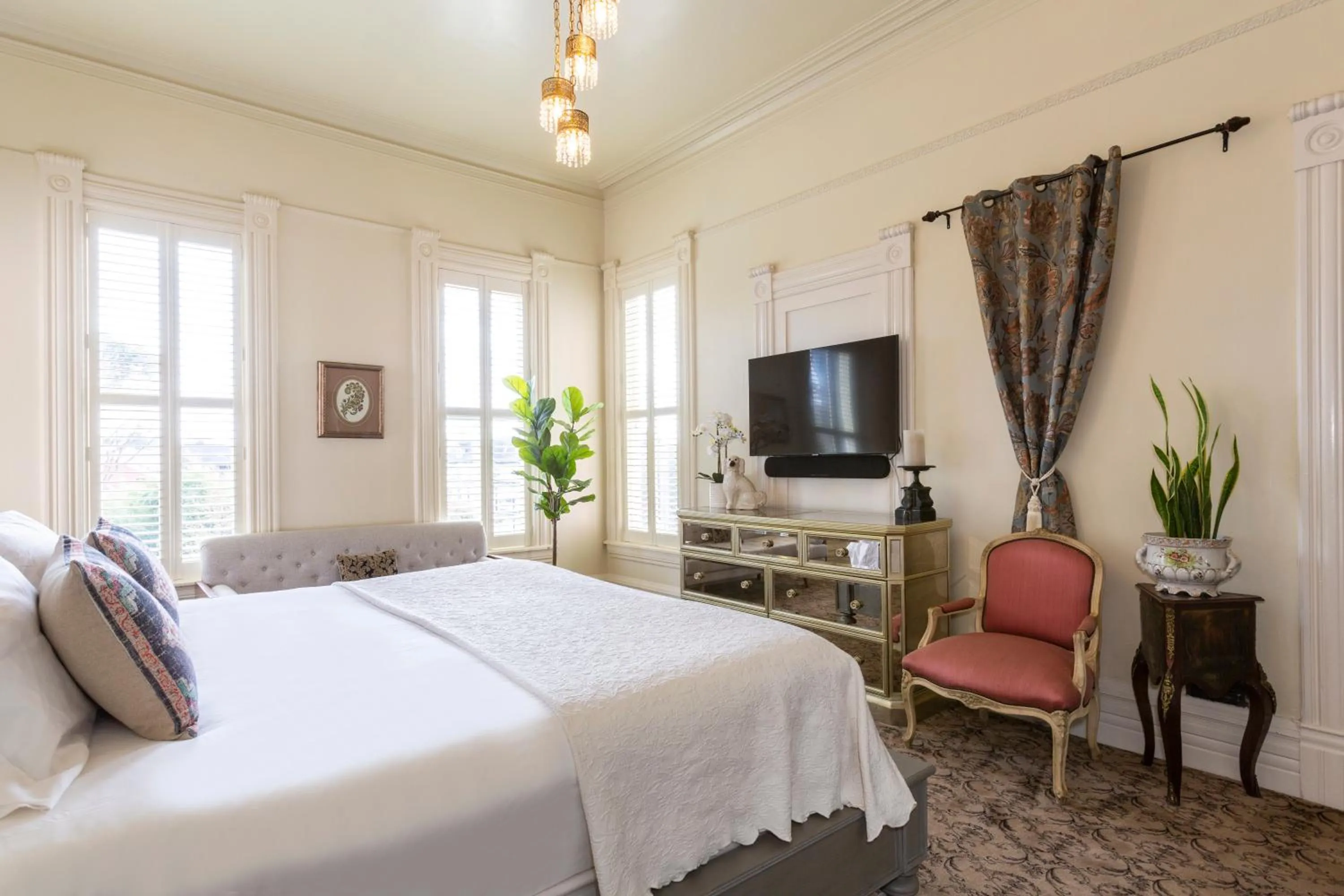 Bedroom, Bed in Pinc Lady Mansion