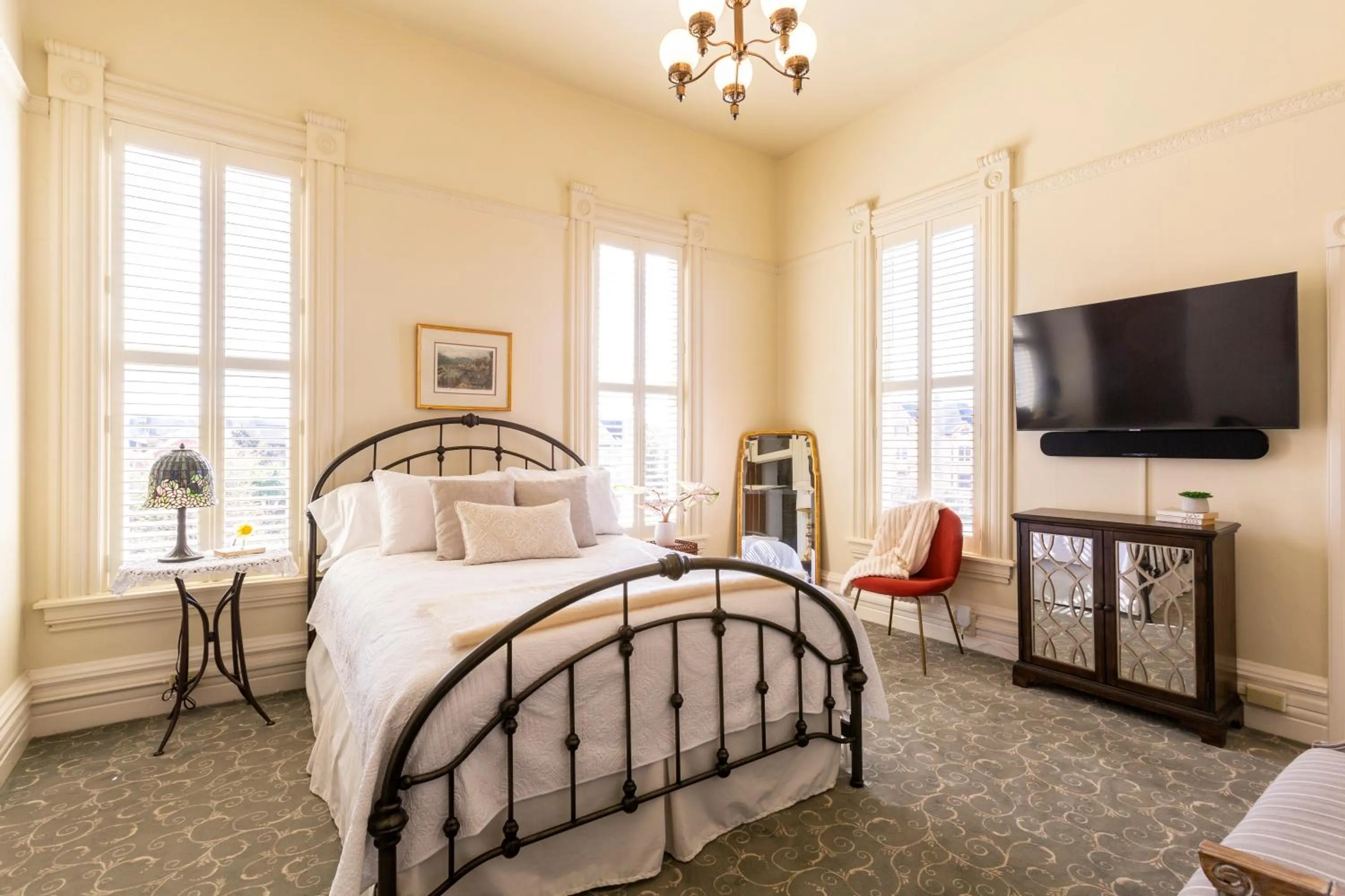 Bed in Pinc Lady Mansion