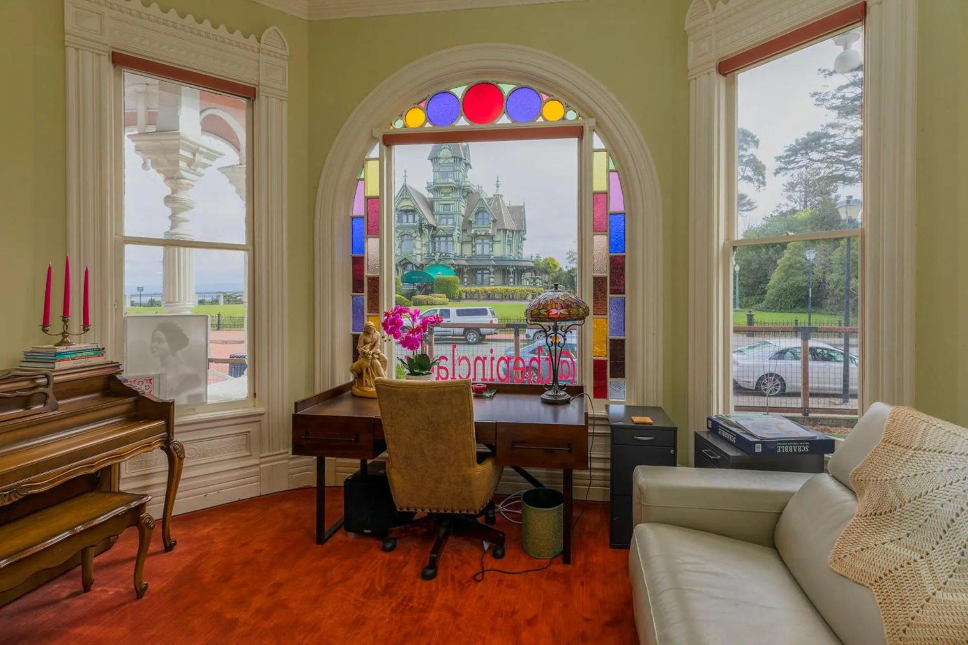 Living room in Pinc Lady Mansion