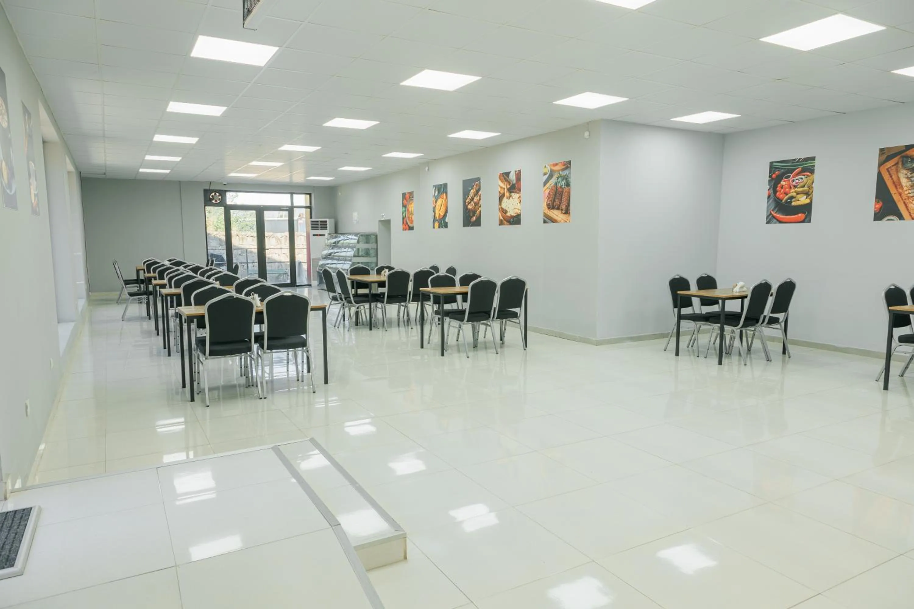 Restaurant/places to eat in Route Hotel