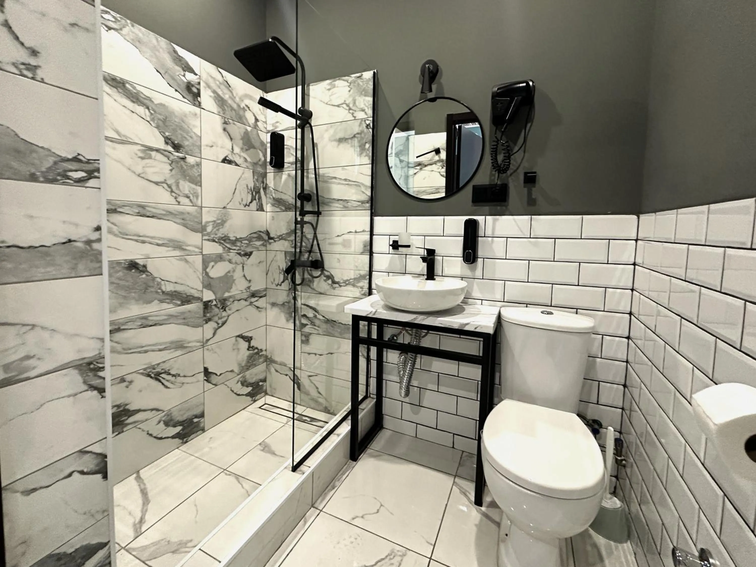 Shower in Route Hotel