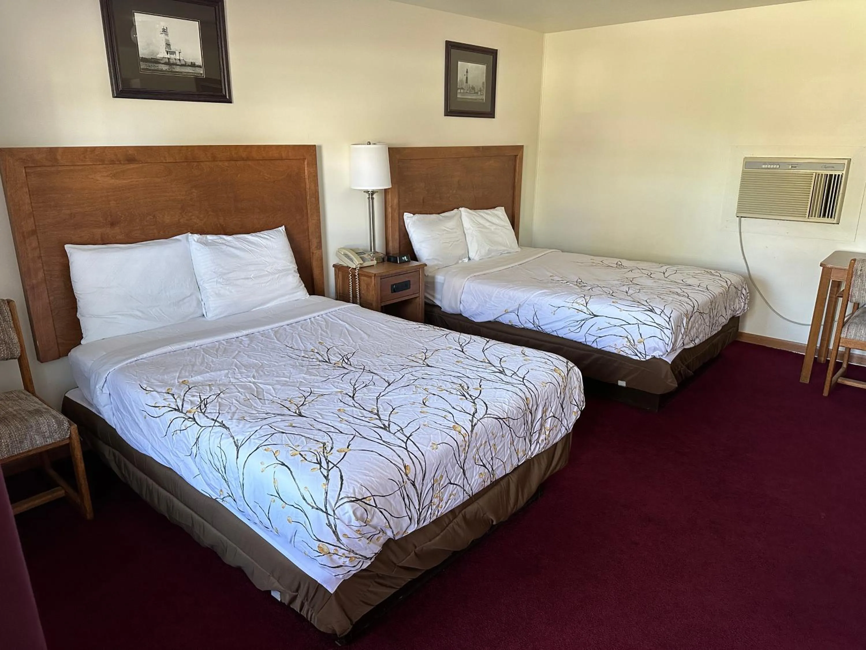 Photo of the whole room, Bed in VISTA VILLA MOTEL