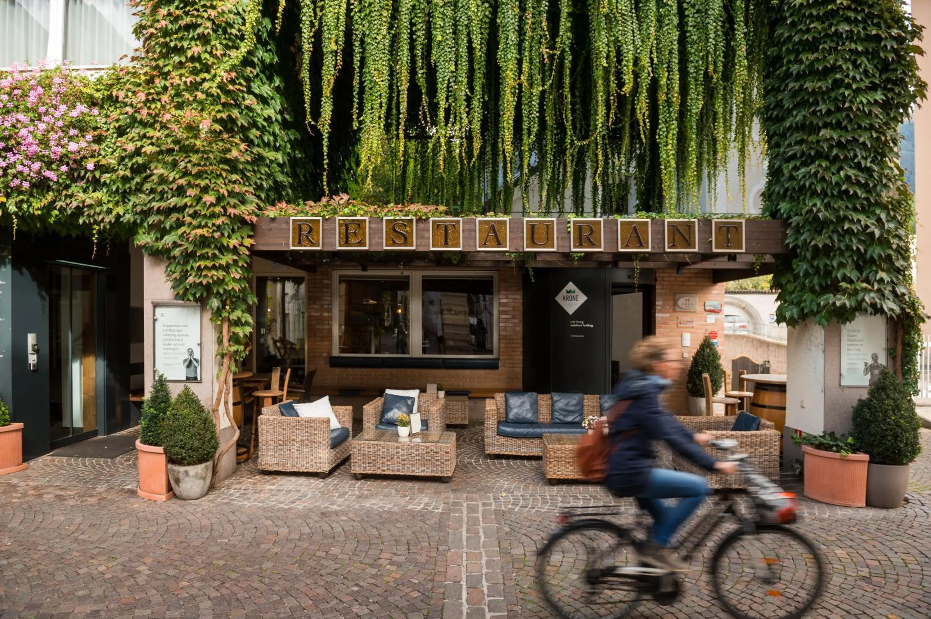 Property building in KRONE eat drink stay