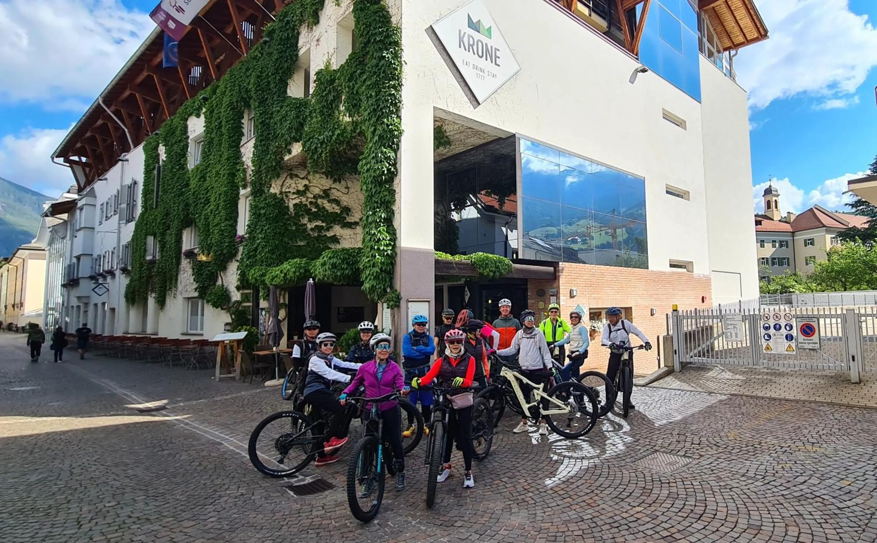 Cycling in KRONE eat drink stay