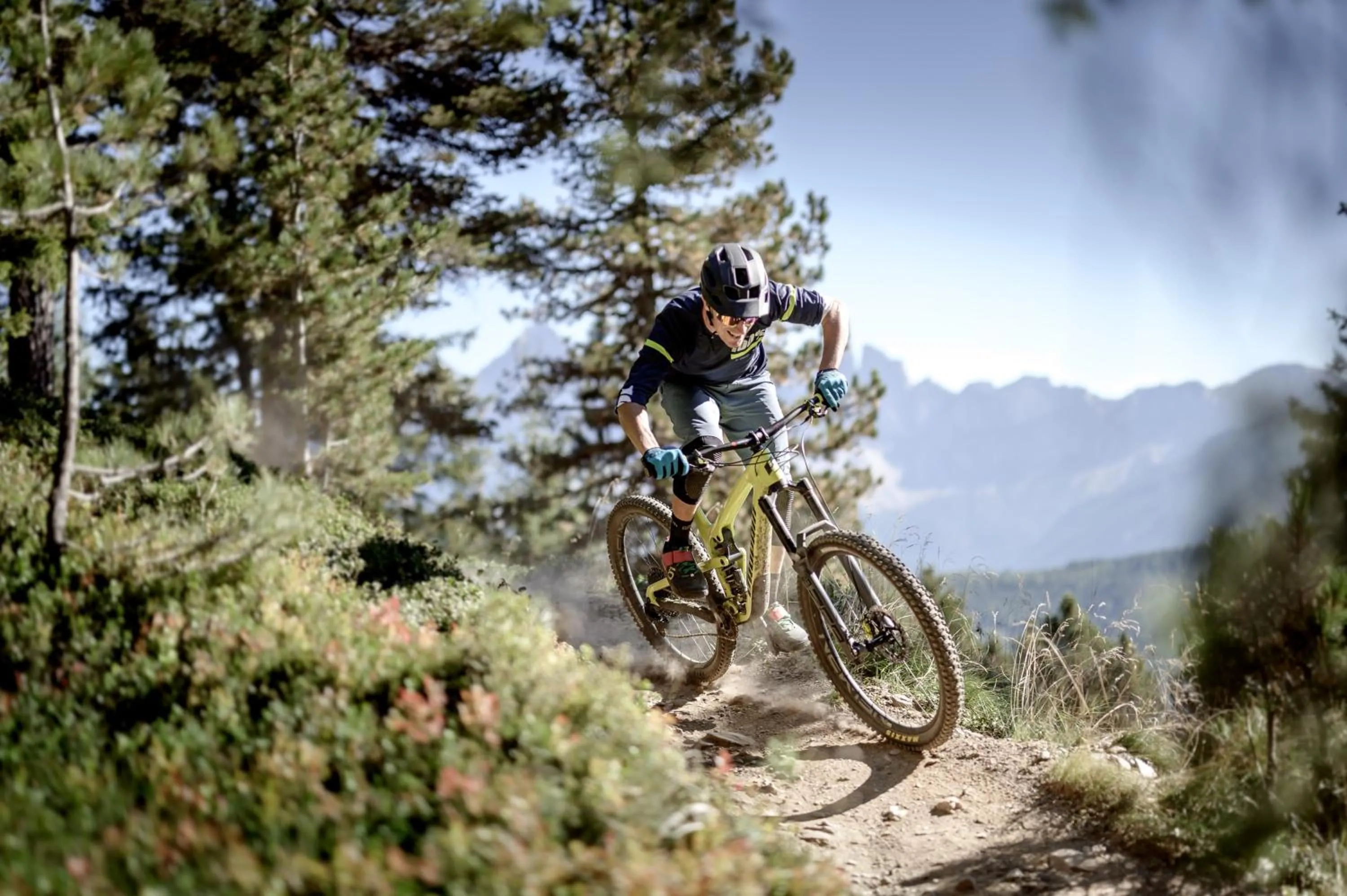 Cycling in KRONE eat drink stay