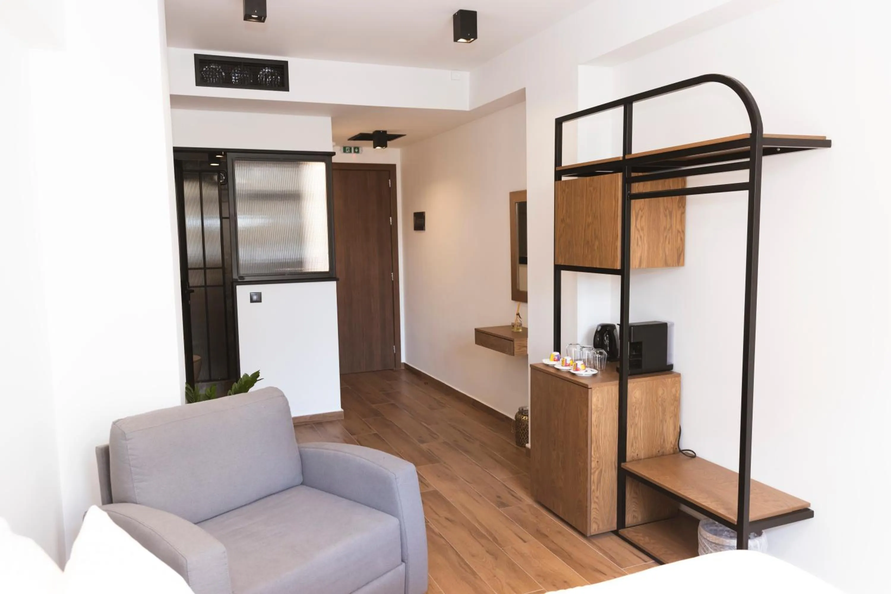 Centrally Elegant Suite by Acropolis