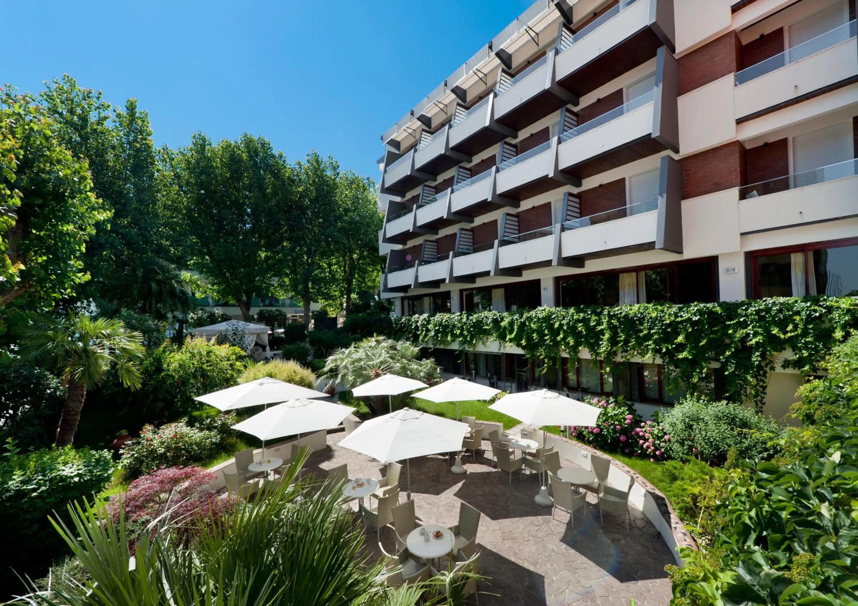 Property building in Hotel Alexander