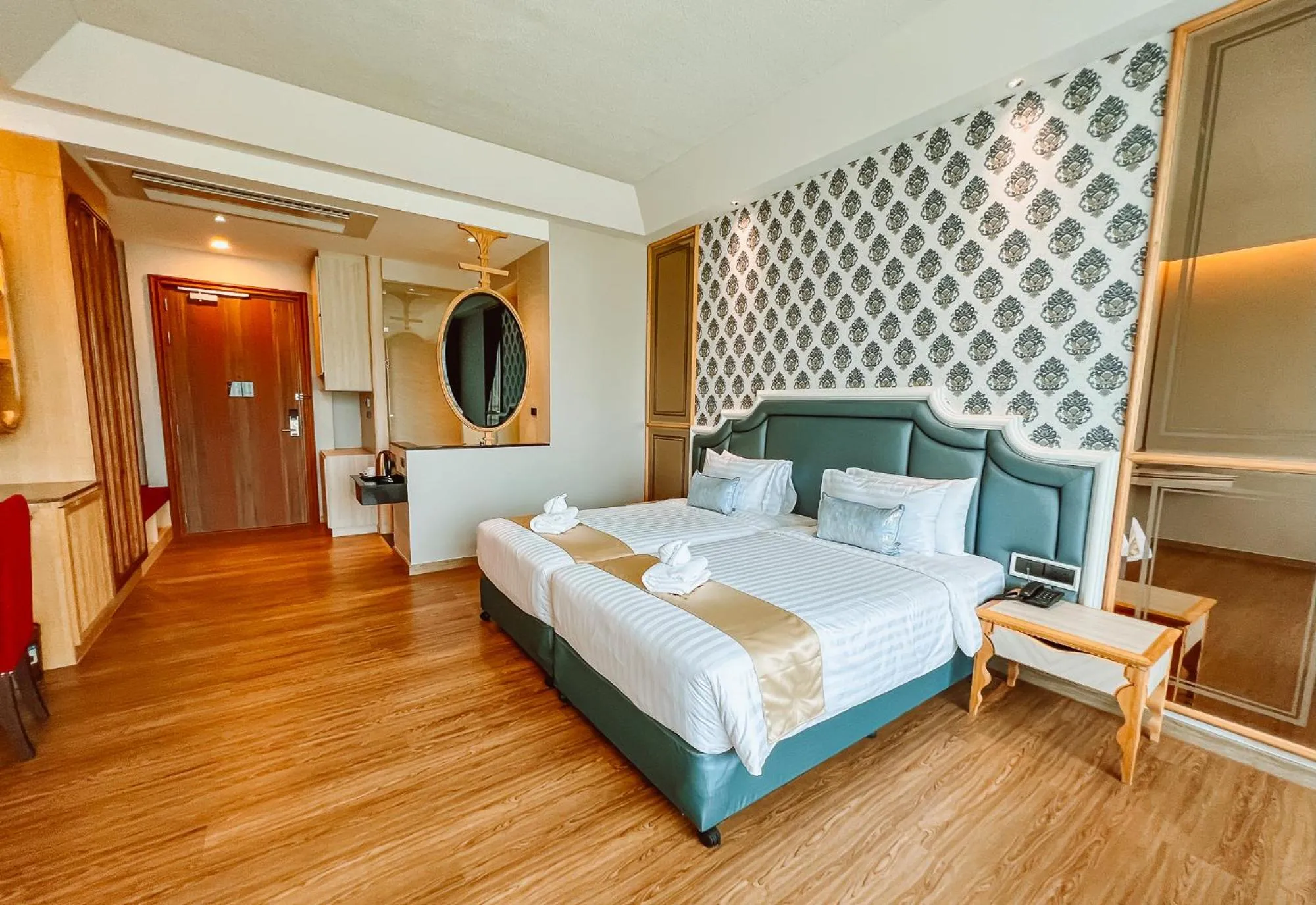 Photo of the whole room, Bed in Grand Lord Hotel & Residence - Khao chi chan Pattaya