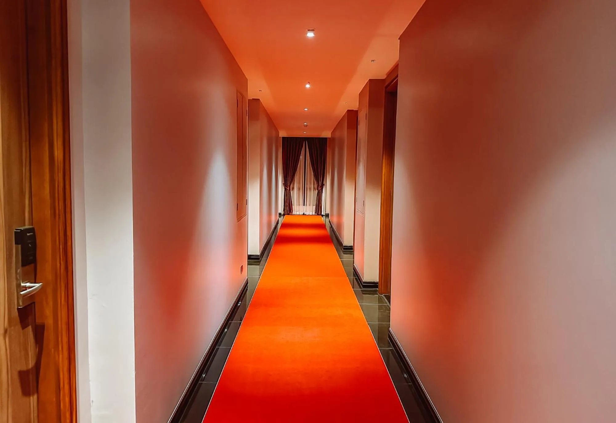 Property building in Grand Lord Hotel & Residence - Khao chi chan Pattaya