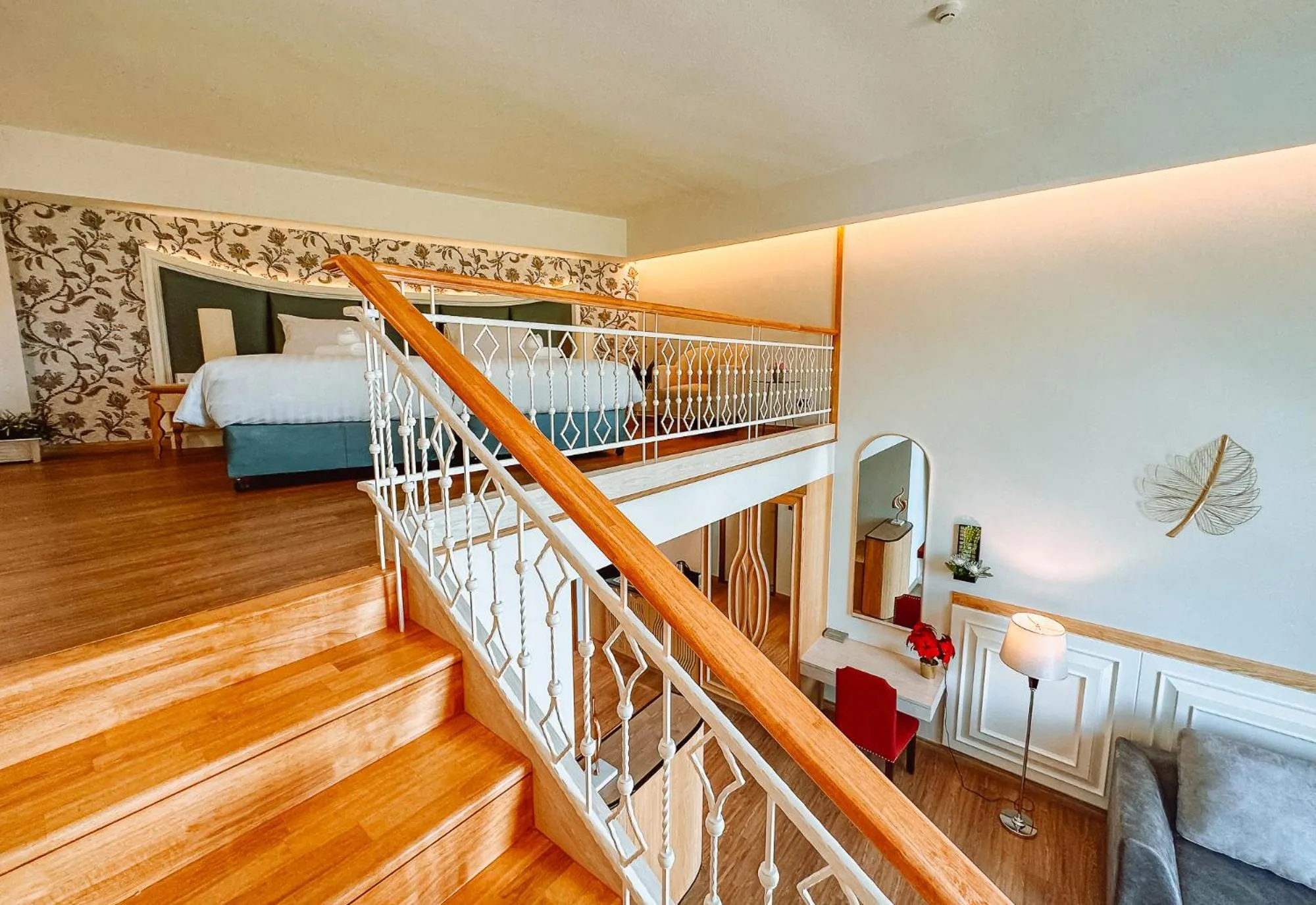 Photo of the whole room, Bed in Grand Lord Hotel & Residence - Khao chi chan Pattaya