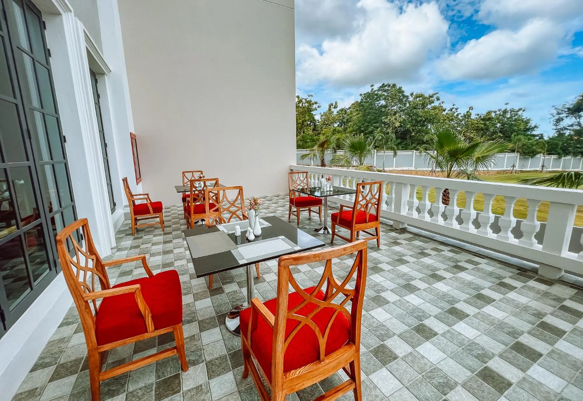 Restaurant/places to eat in Grand Lord Hotel & Residence - Khao chi chan Pattaya