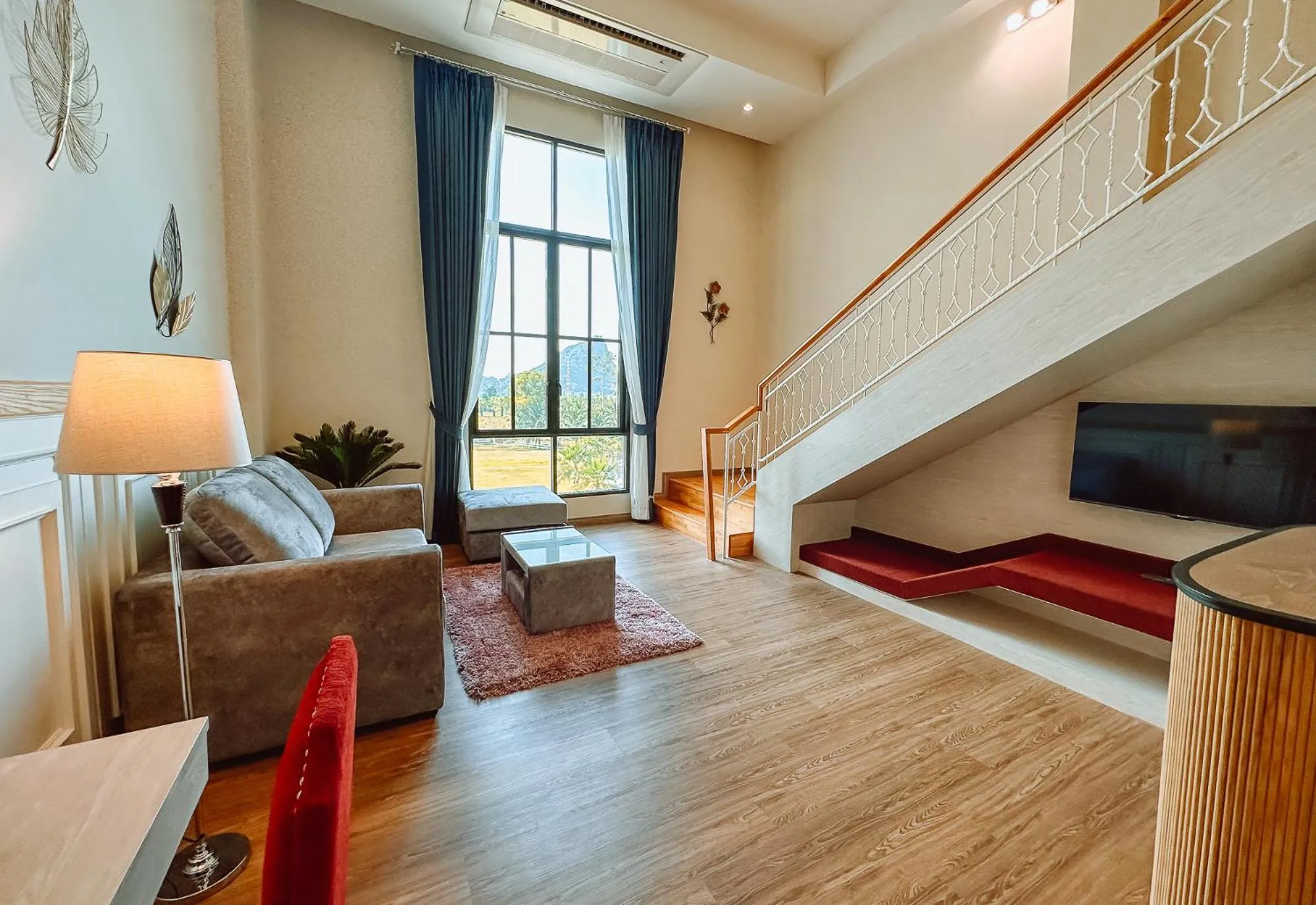 Living room in Grand Lord Hotel & Residence - Khao chi chan Pattaya