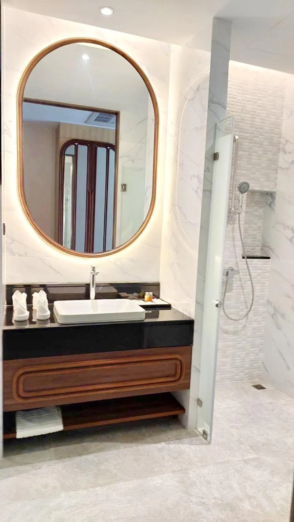 Bathroom in Grand Lord Hotel & Residence - Khao chi chan Pattaya