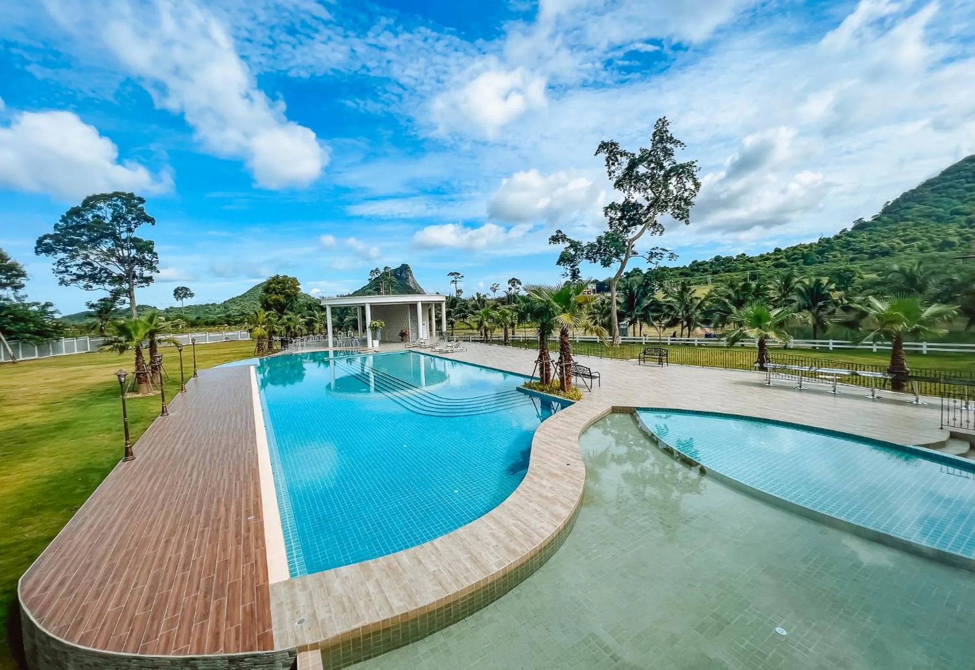 Swimming pool in Grand Lord Hotel & Residence - Khao chi chan Pattaya