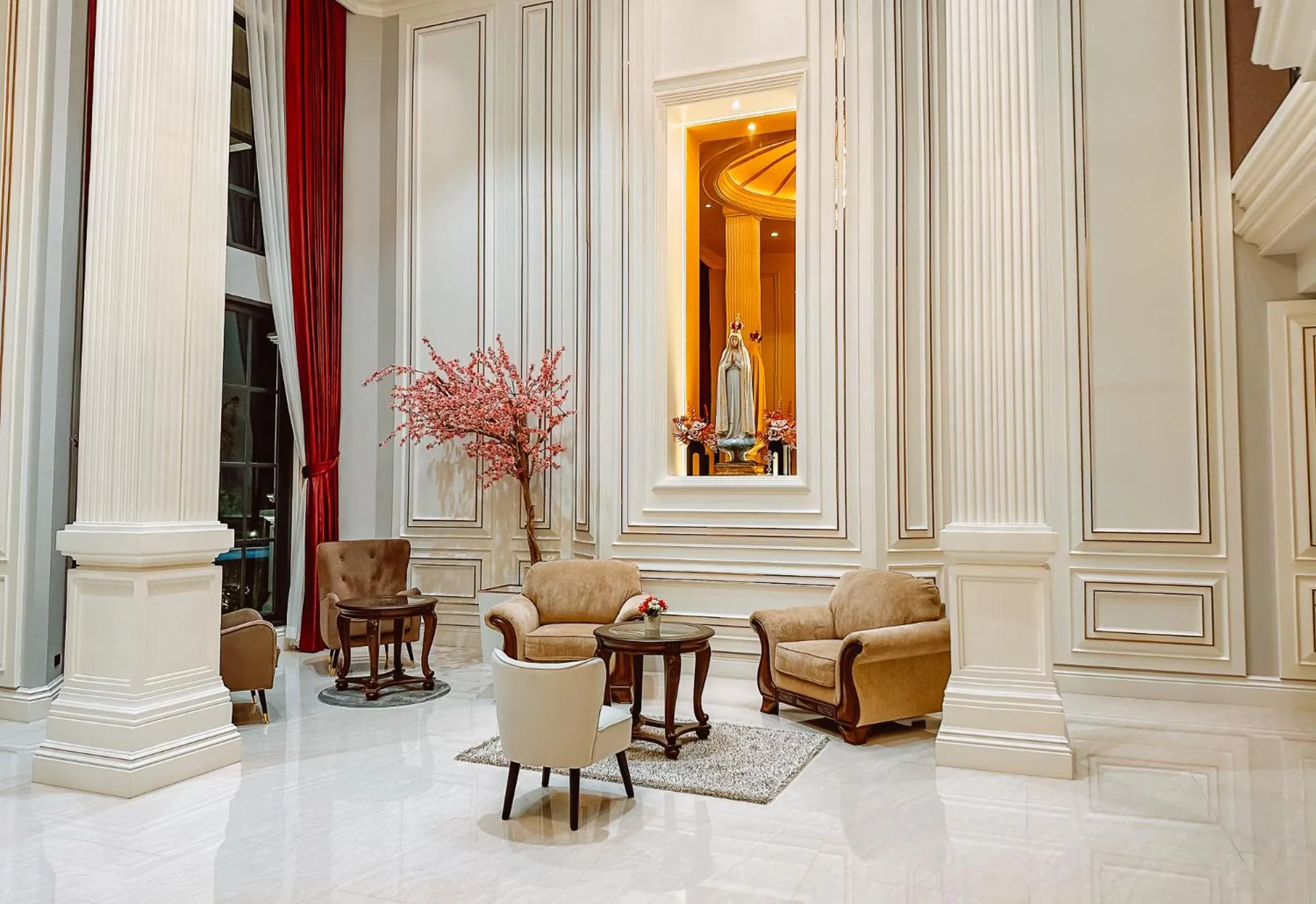 Property building in Grand Lord Hotel & Residence - Khao chi chan Pattaya