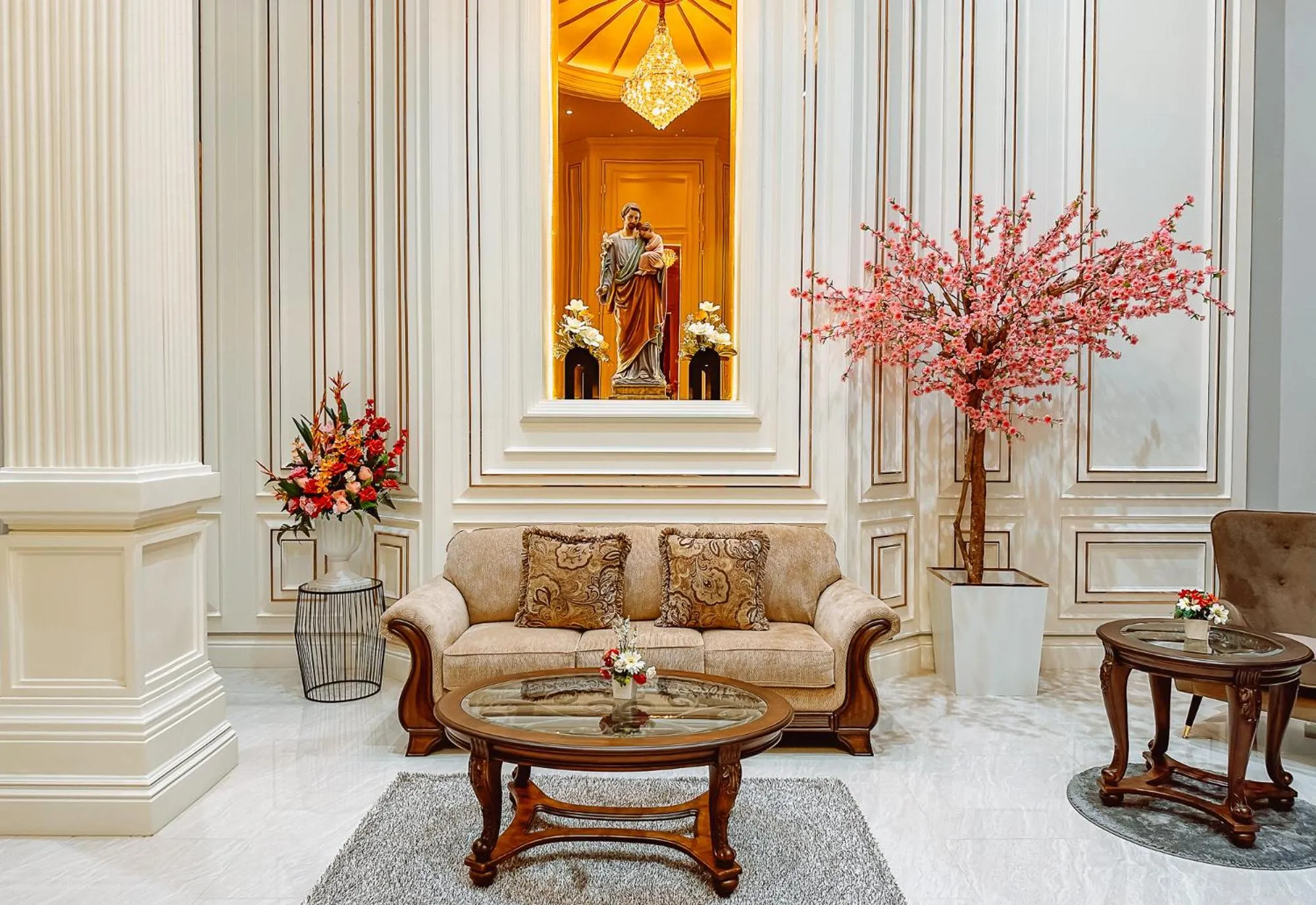 Property building in Grand Lord Hotel & Residence - Khao chi chan Pattaya