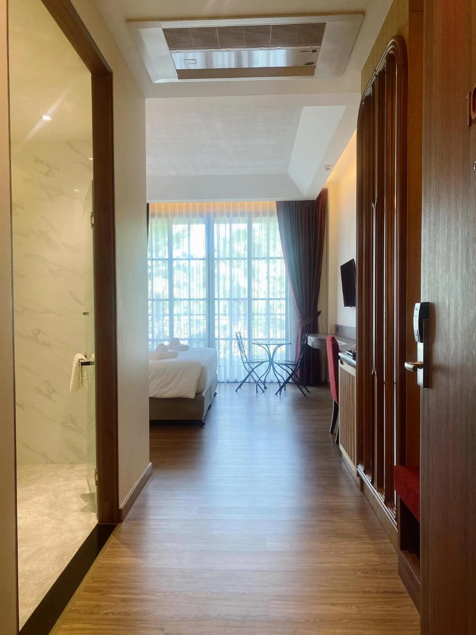 Photo of the whole room, Bed in Grand Lord Hotel & Residence - Khao chi chan Pattaya