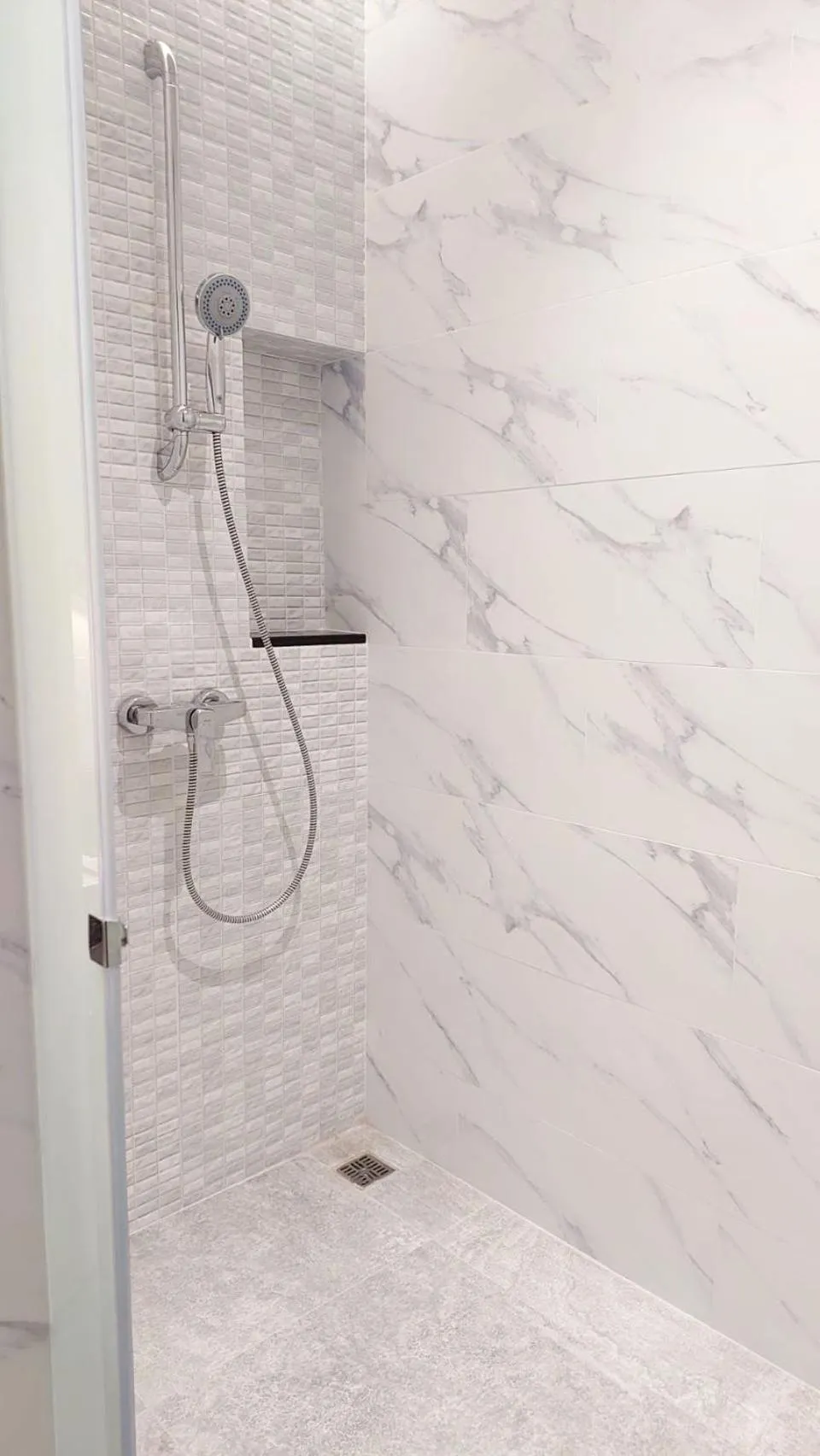 Shower in Grand Lord Hotel & Residence - Khao chi chan Pattaya