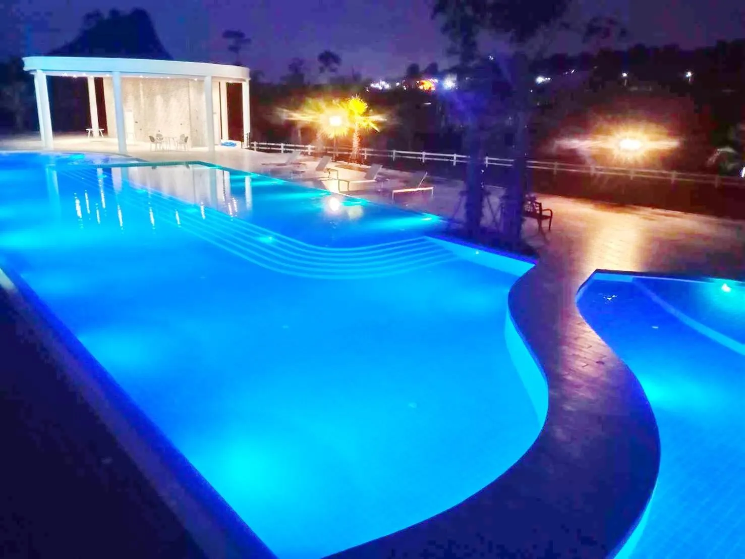 Swimming pool in Grand Lord Hotel & Residence - Khao chi chan Pattaya