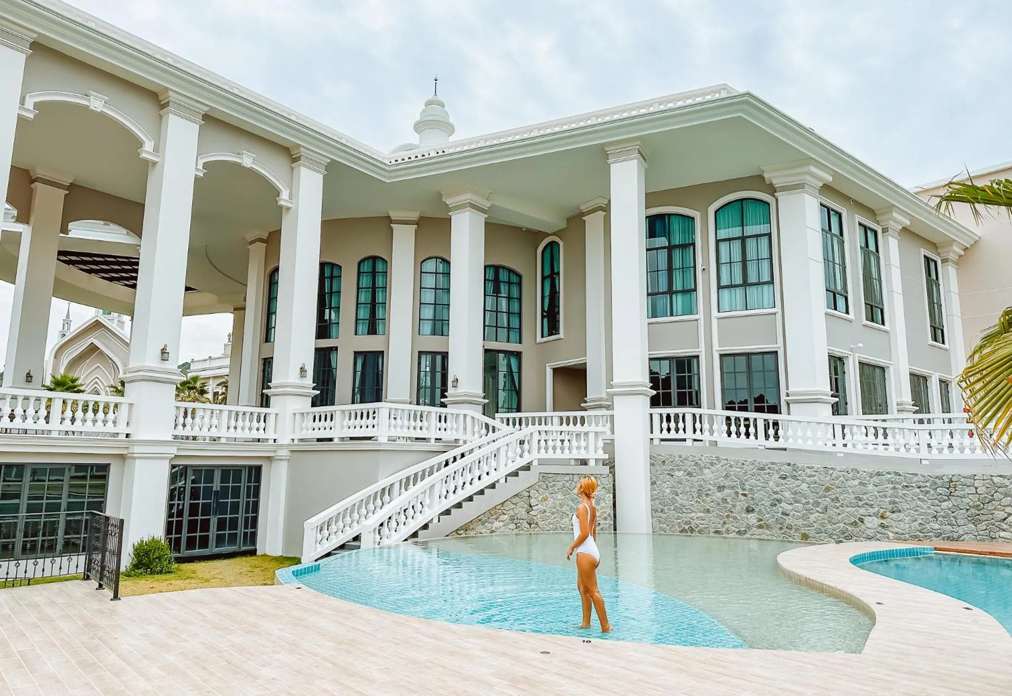 Swimming pool in Grand Lord Hotel & Residence - Khao chi chan Pattaya