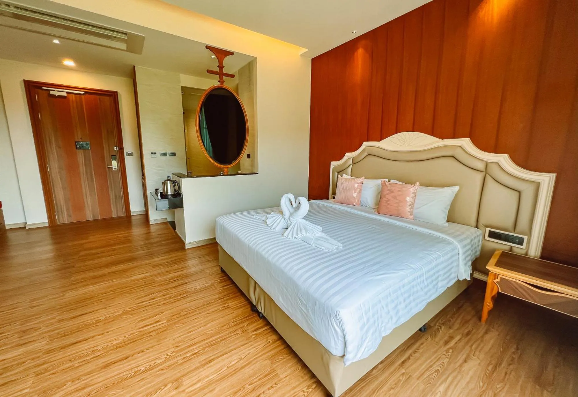 Bedroom, Bed in Grand Lord Hotel & Residence - Khao chi chan Pattaya