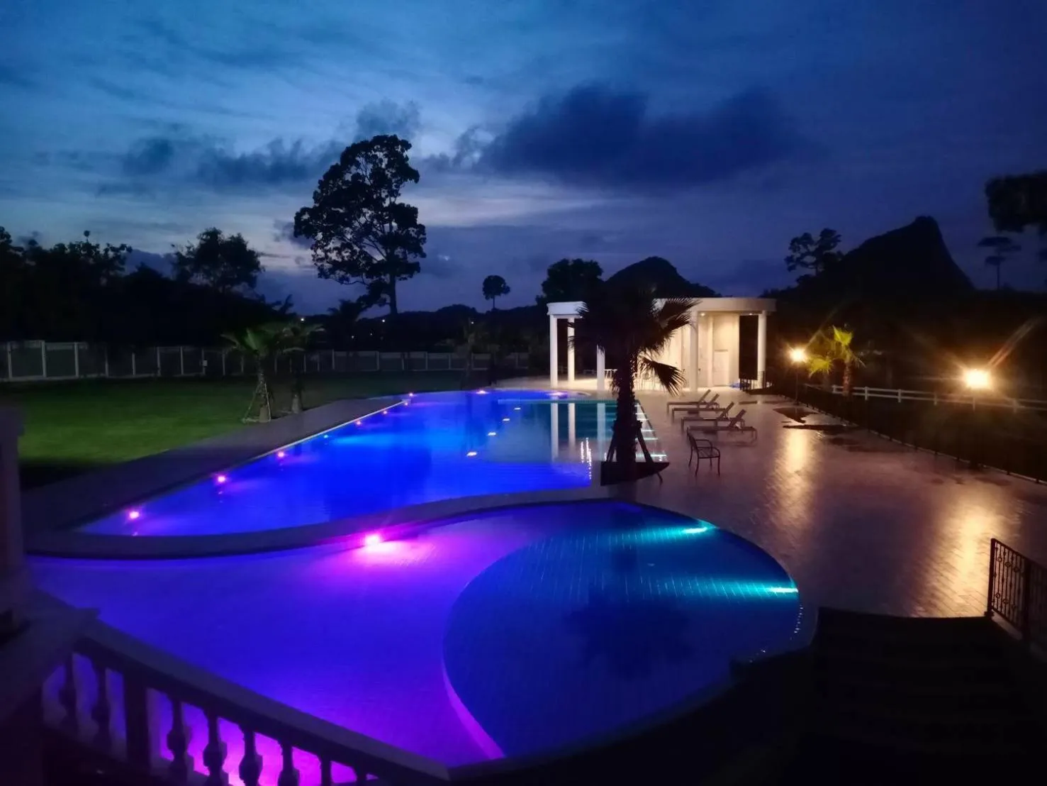 Swimming pool in Grand Lord Hotel & Residence - Khao chi chan Pattaya