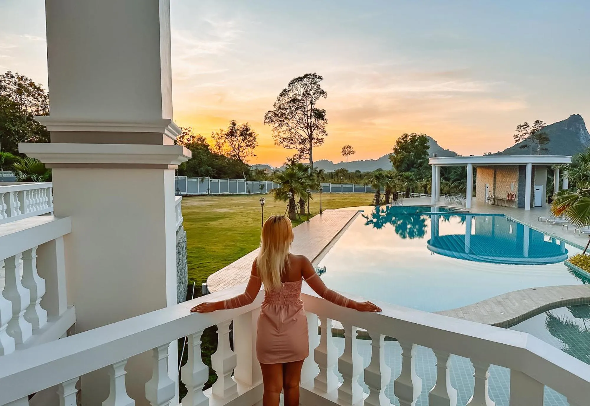 Pool view in Grand Lord Hotel & Residence - Khao chi chan Pattaya