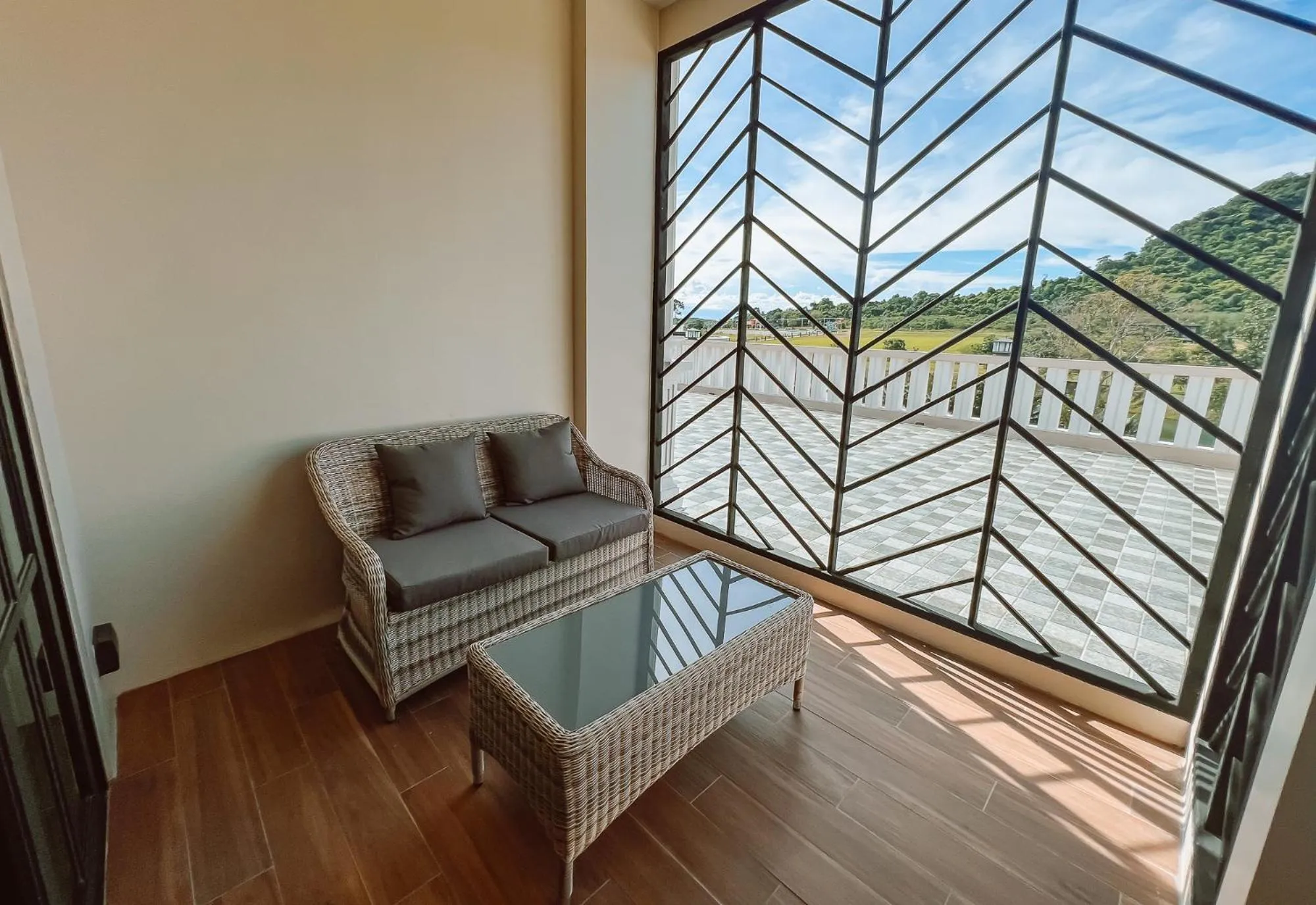 Balcony/Terrace in Grand Lord Hotel & Residence - Khao chi chan Pattaya