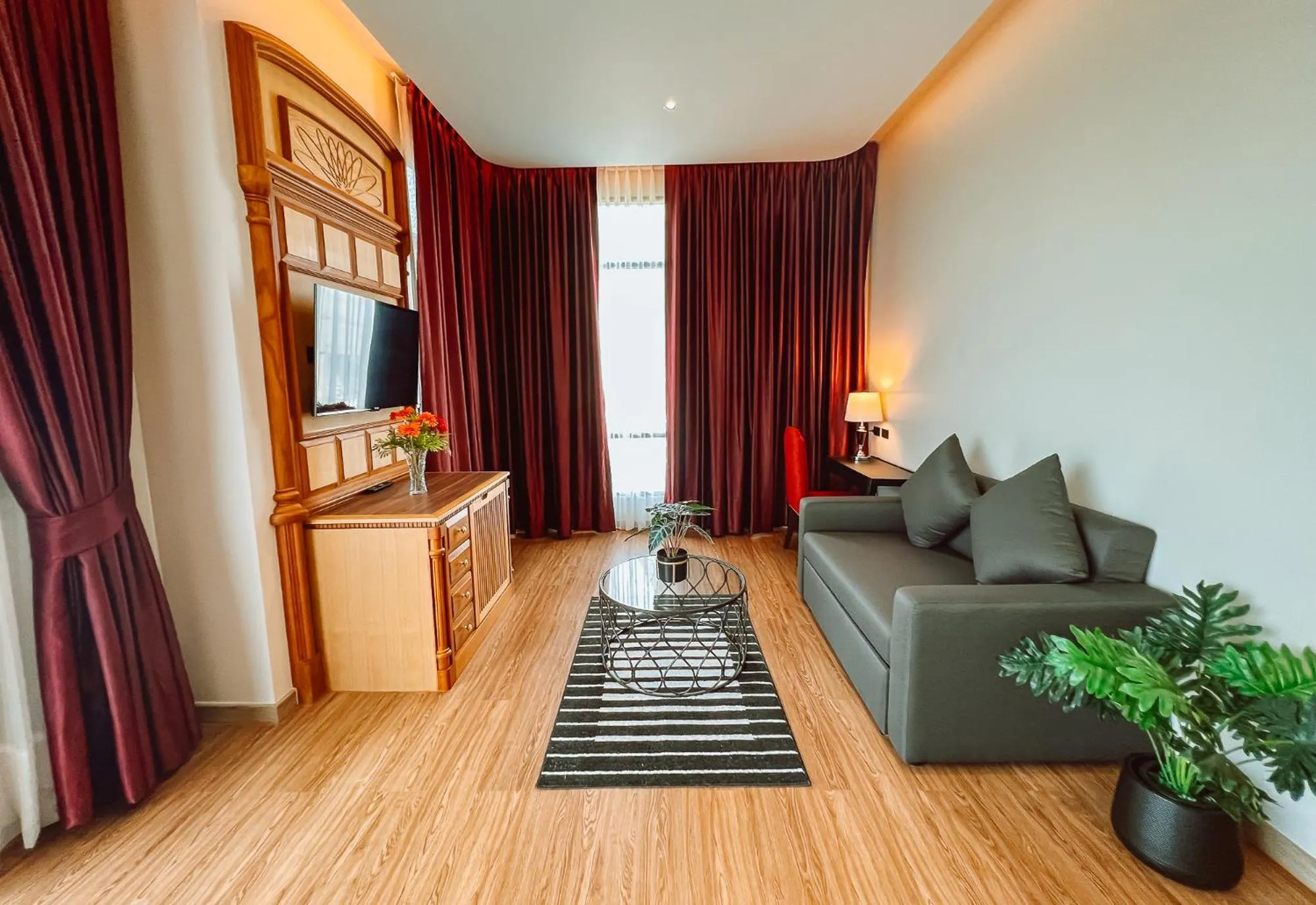 Seating area in Grand Lord Hotel & Residence - Khao chi chan Pattaya