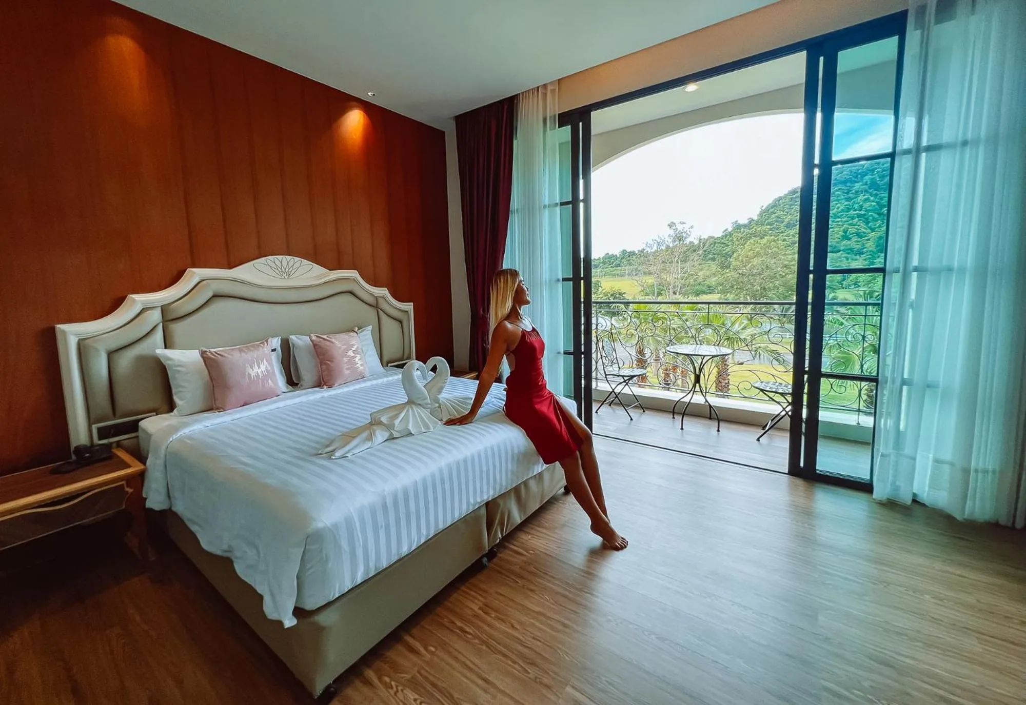 Bedroom, Bed in Grand Lord Hotel & Residence - Khao chi chan Pattaya