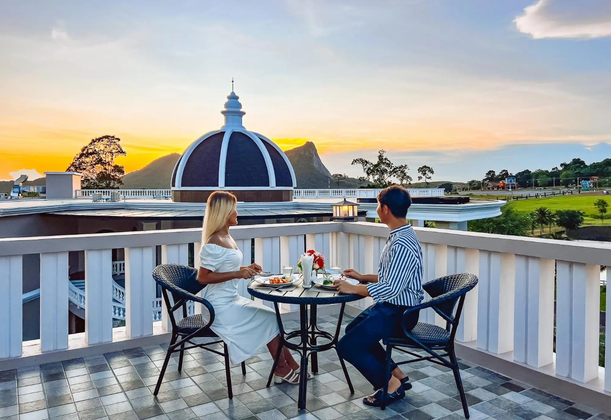 Restaurant/places to eat in Grand Lord Hotel & Residence - Khao chi chan Pattaya