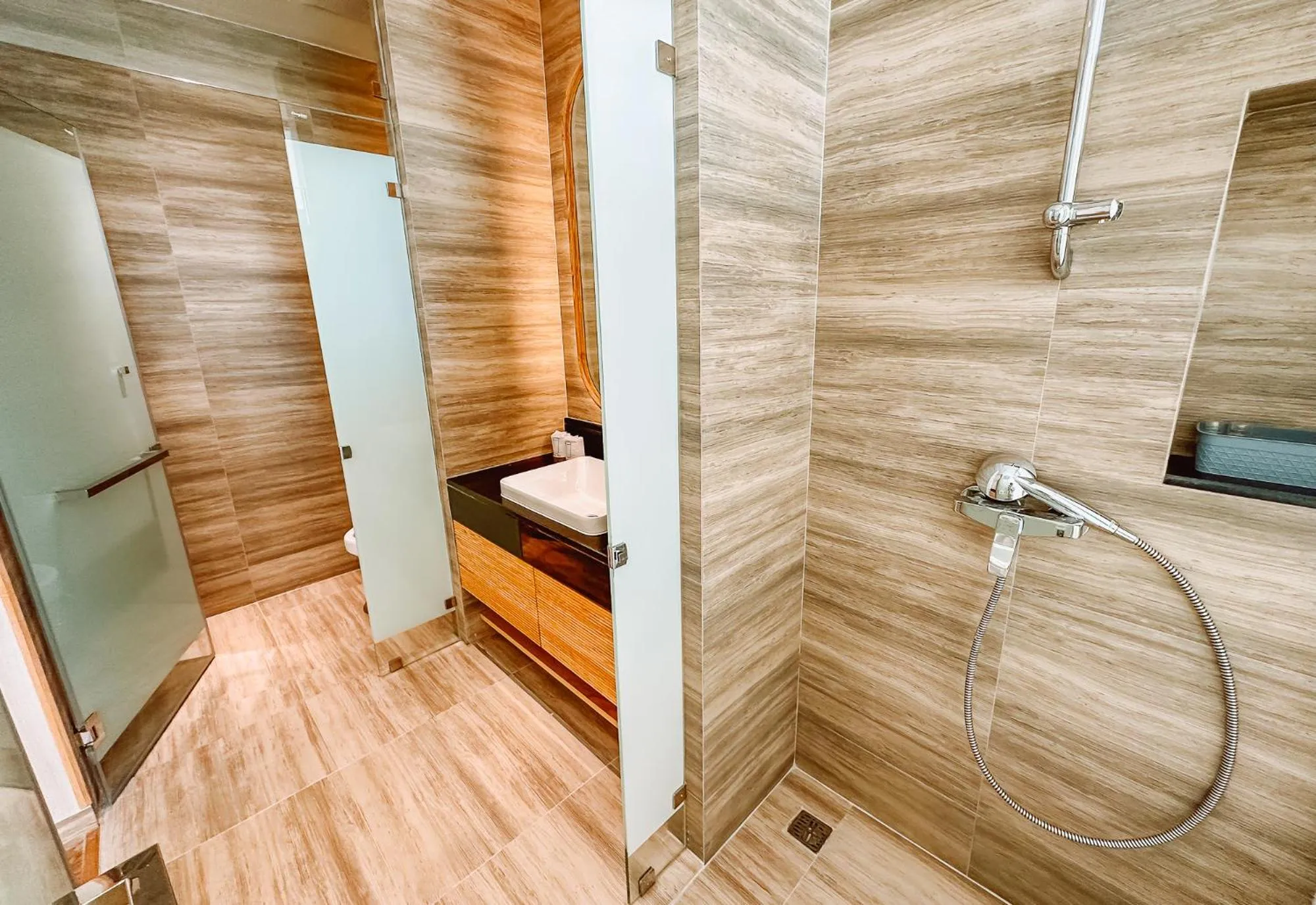 Shower in Grand Lord Hotel & Residence - Khao chi chan Pattaya