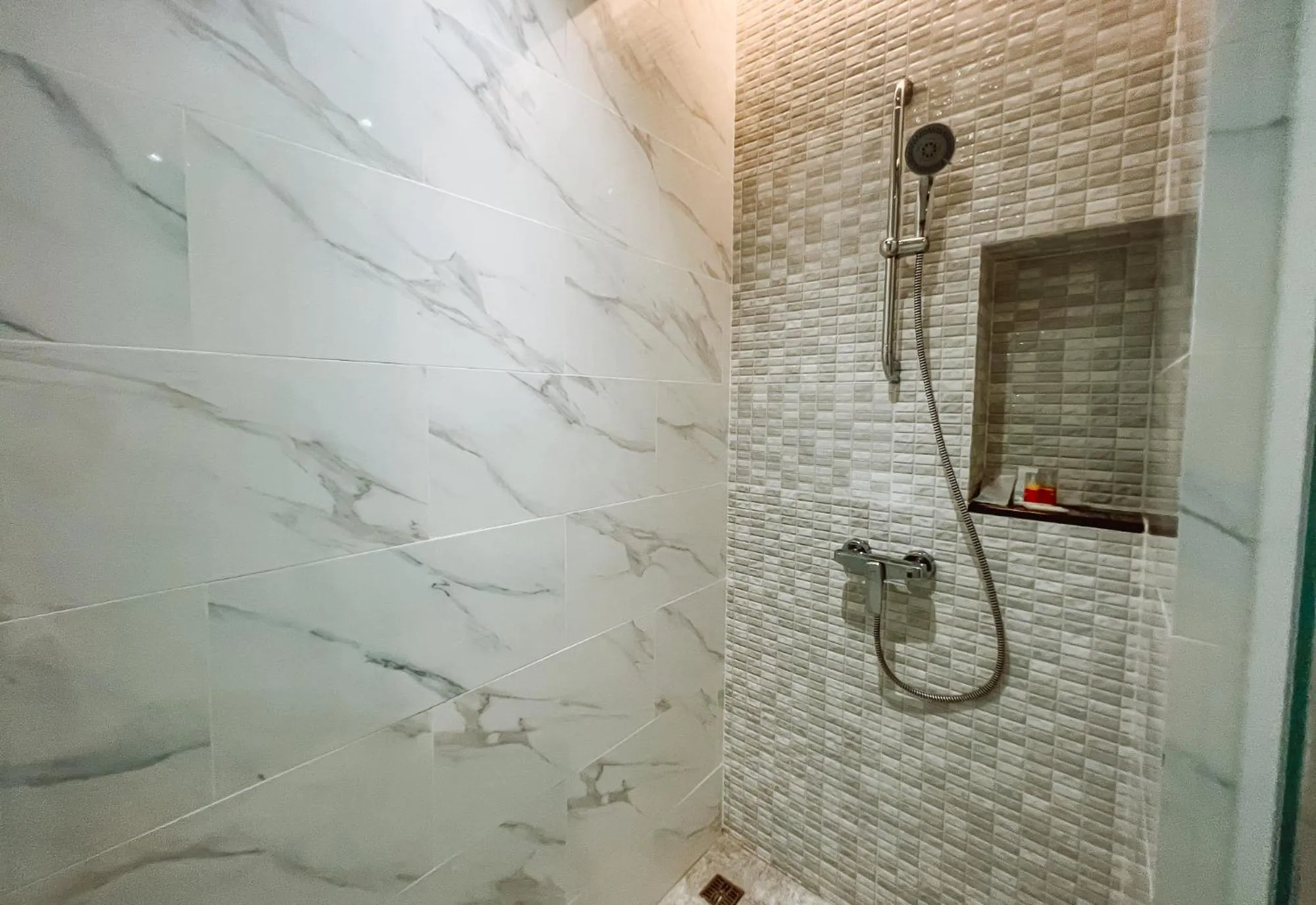 Bathroom in Grand Lord Hotel & Residence - Khao chi chan Pattaya