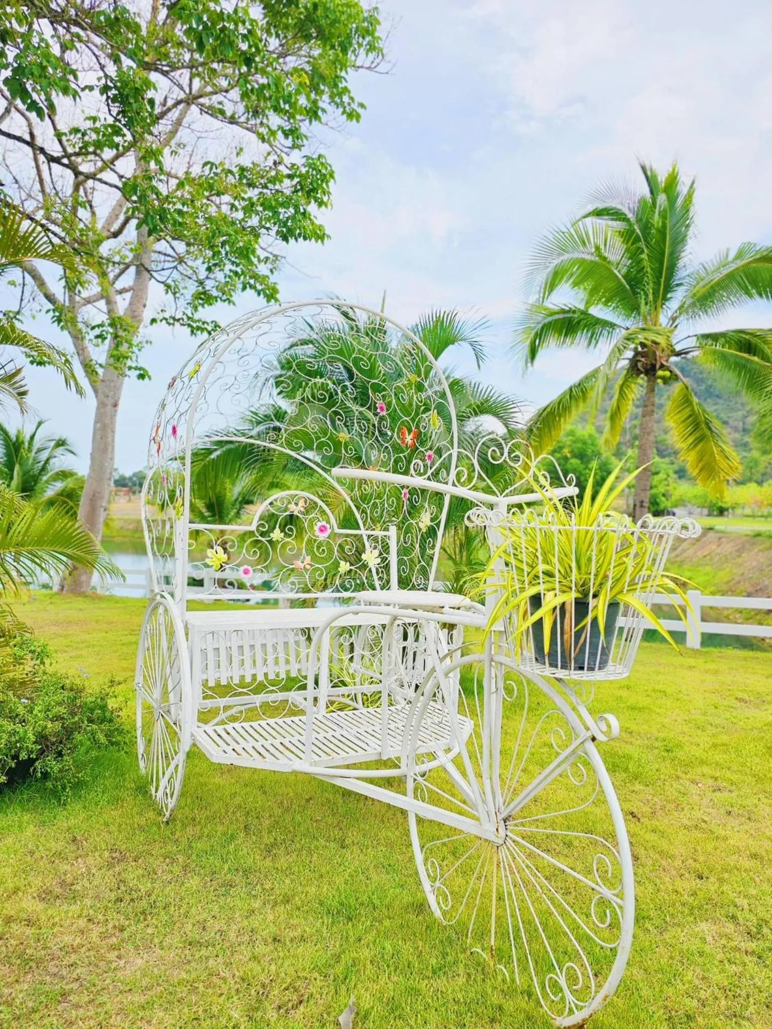 Area and facilities in Grand Lord Hotel & Residence - Khao chi chan Pattaya