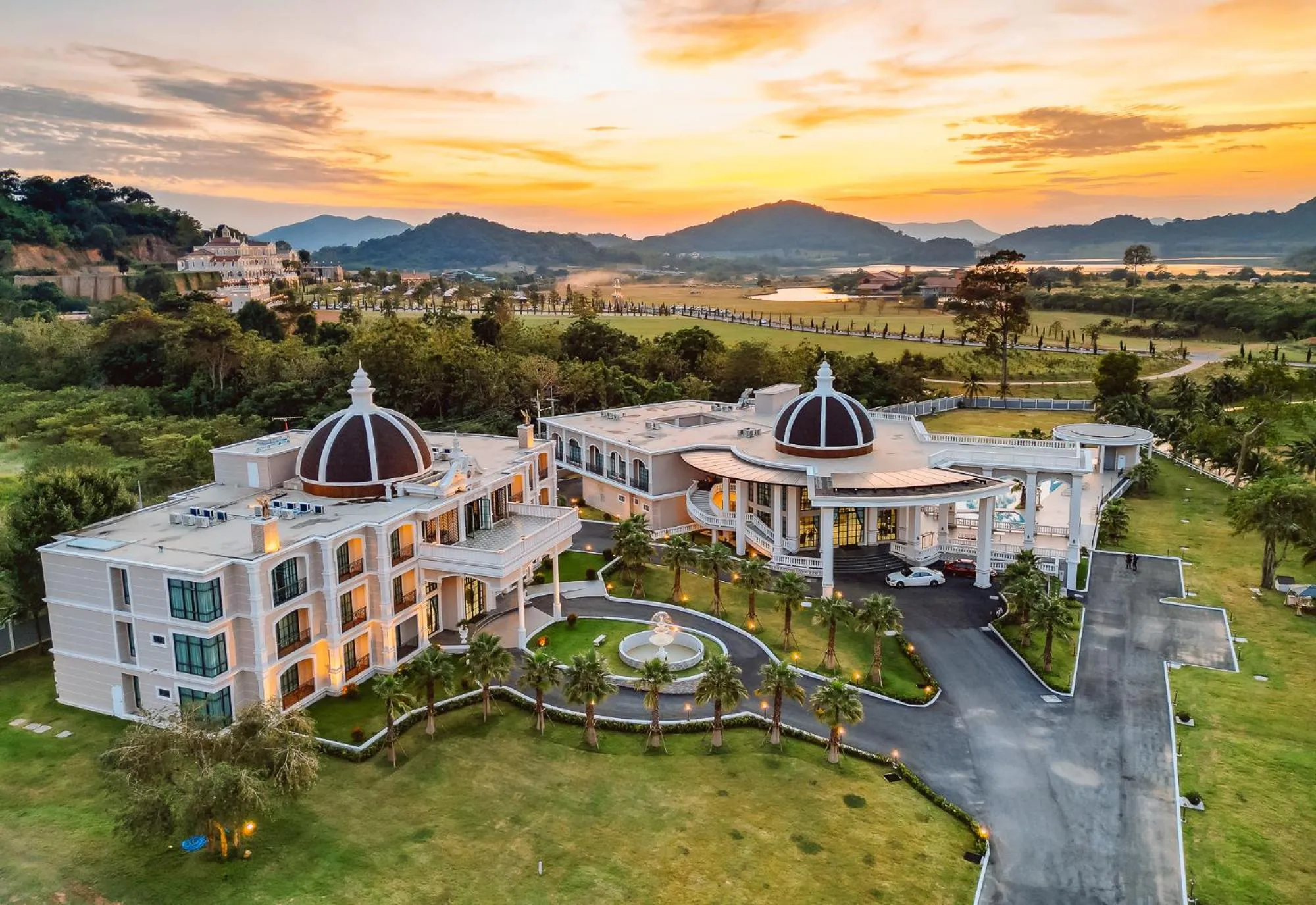 Property building in Grand Lord Hotel & Residence - Khao chi chan Pattaya