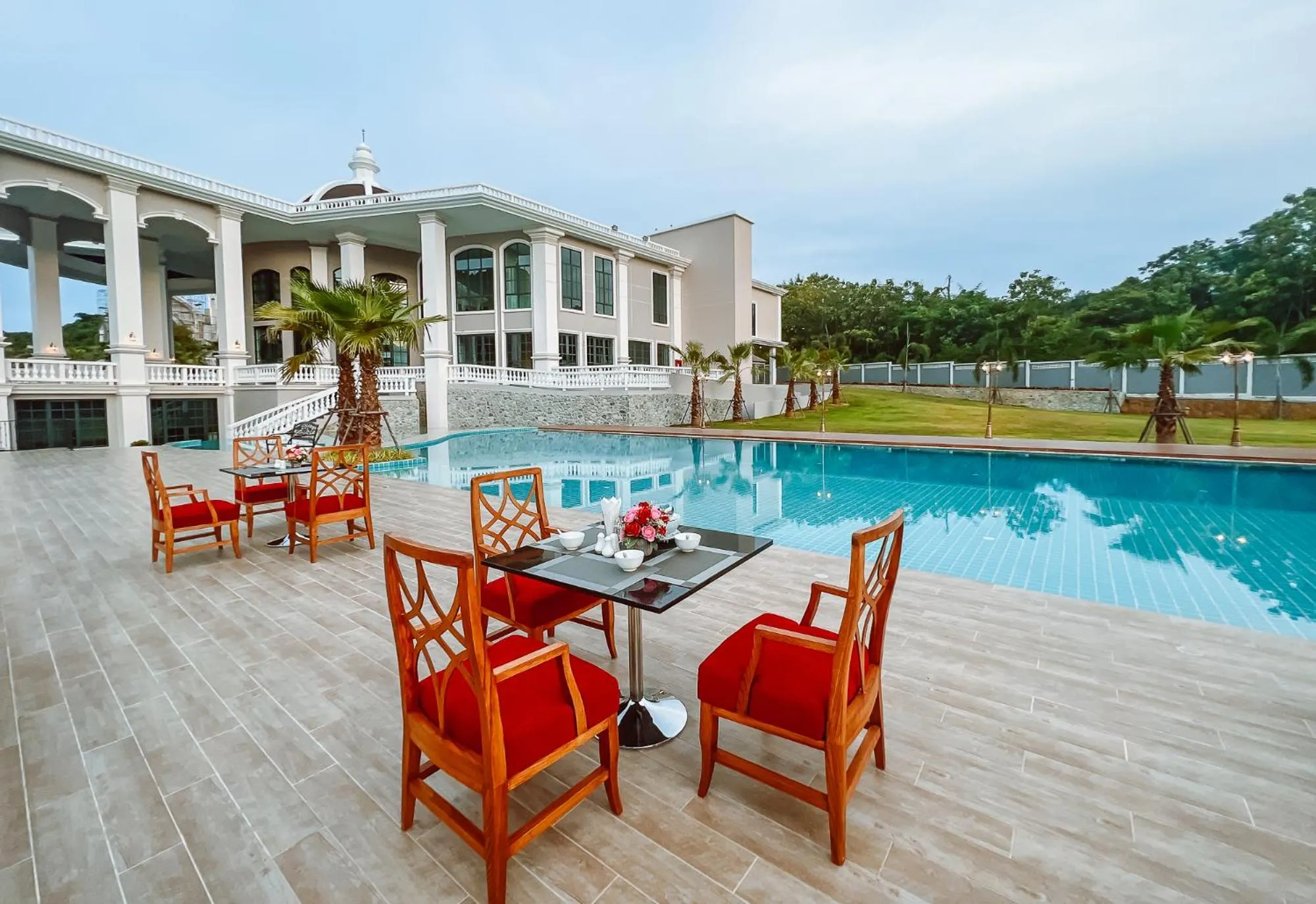 Swimming pool in Grand Lord Hotel & Residence - Khao chi chan Pattaya