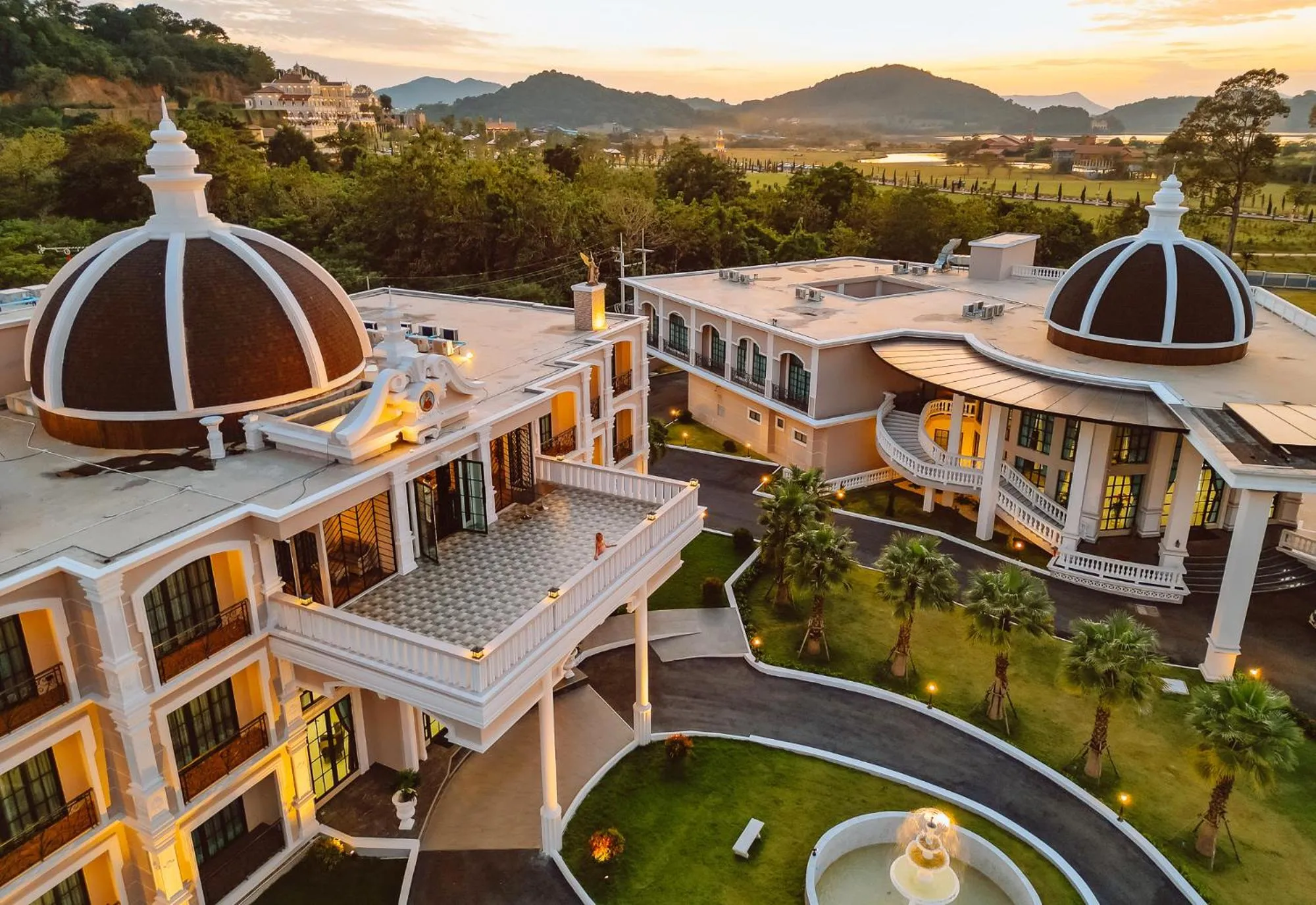 Property building in Grand Lord Hotel & Residence - Khao chi chan Pattaya