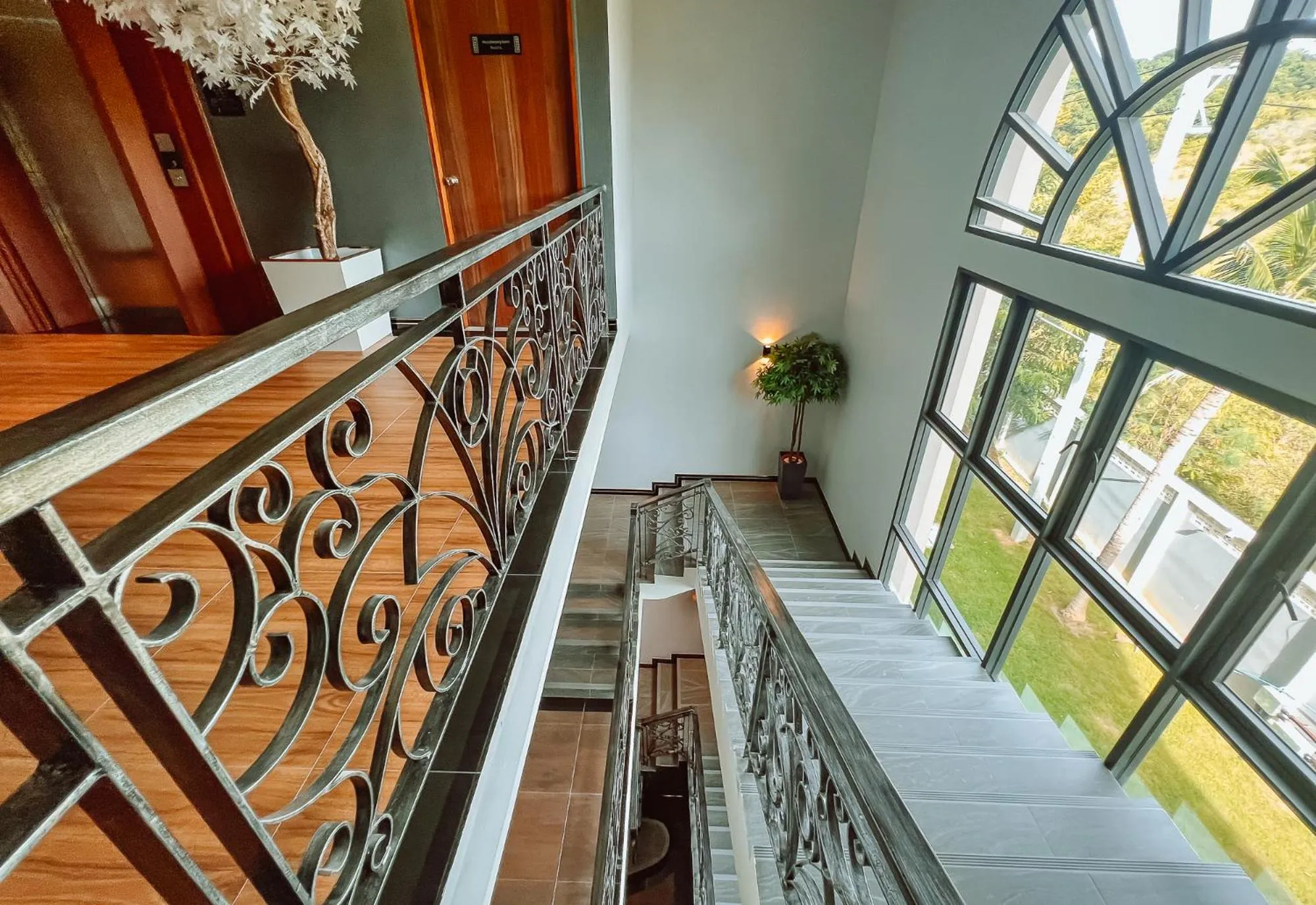 Property building in Grand Lord Hotel & Residence - Khao chi chan Pattaya