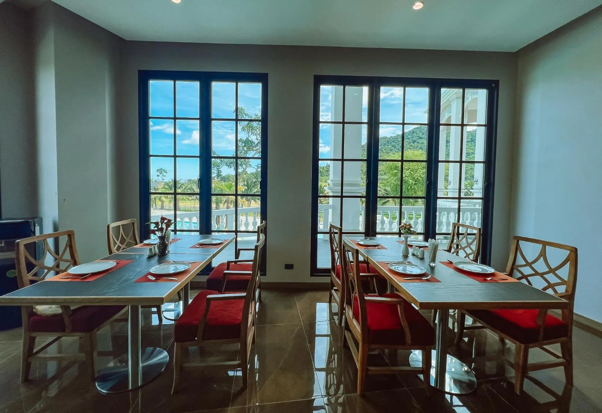 Restaurant/places to eat in Grand Lord Hotel & Residence - Khao chi chan Pattaya