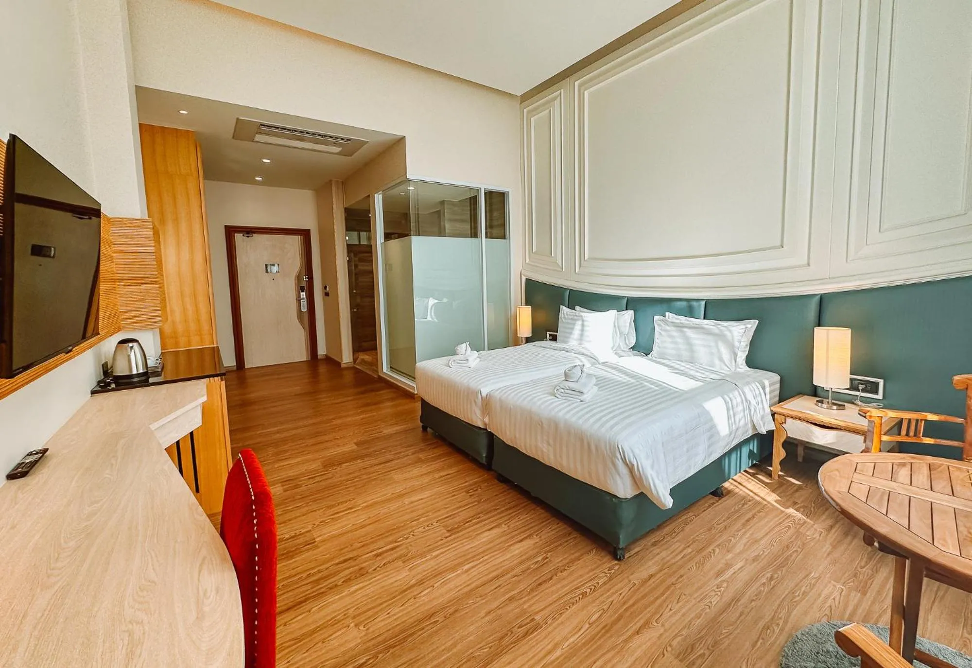 TV and multimedia, Bed in Grand Lord Hotel & Residence - Khao chi chan Pattaya