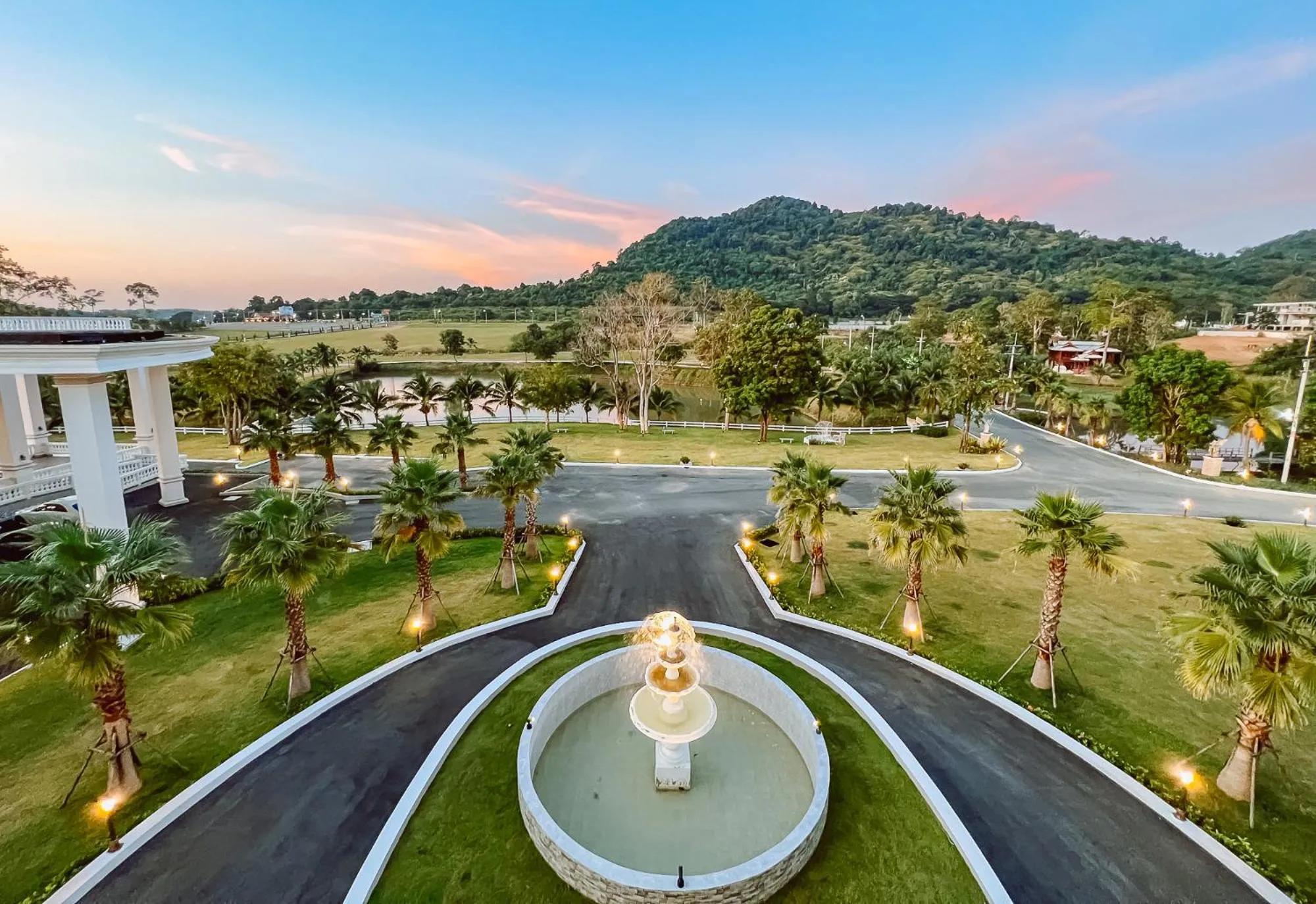 Property building in Grand Lord Hotel & Residence - Khao chi chan Pattaya