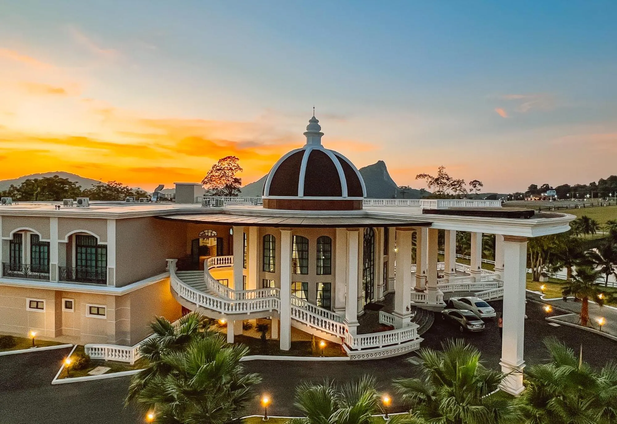 Property building in Grand Lord Hotel & Residence - Khao chi chan Pattaya