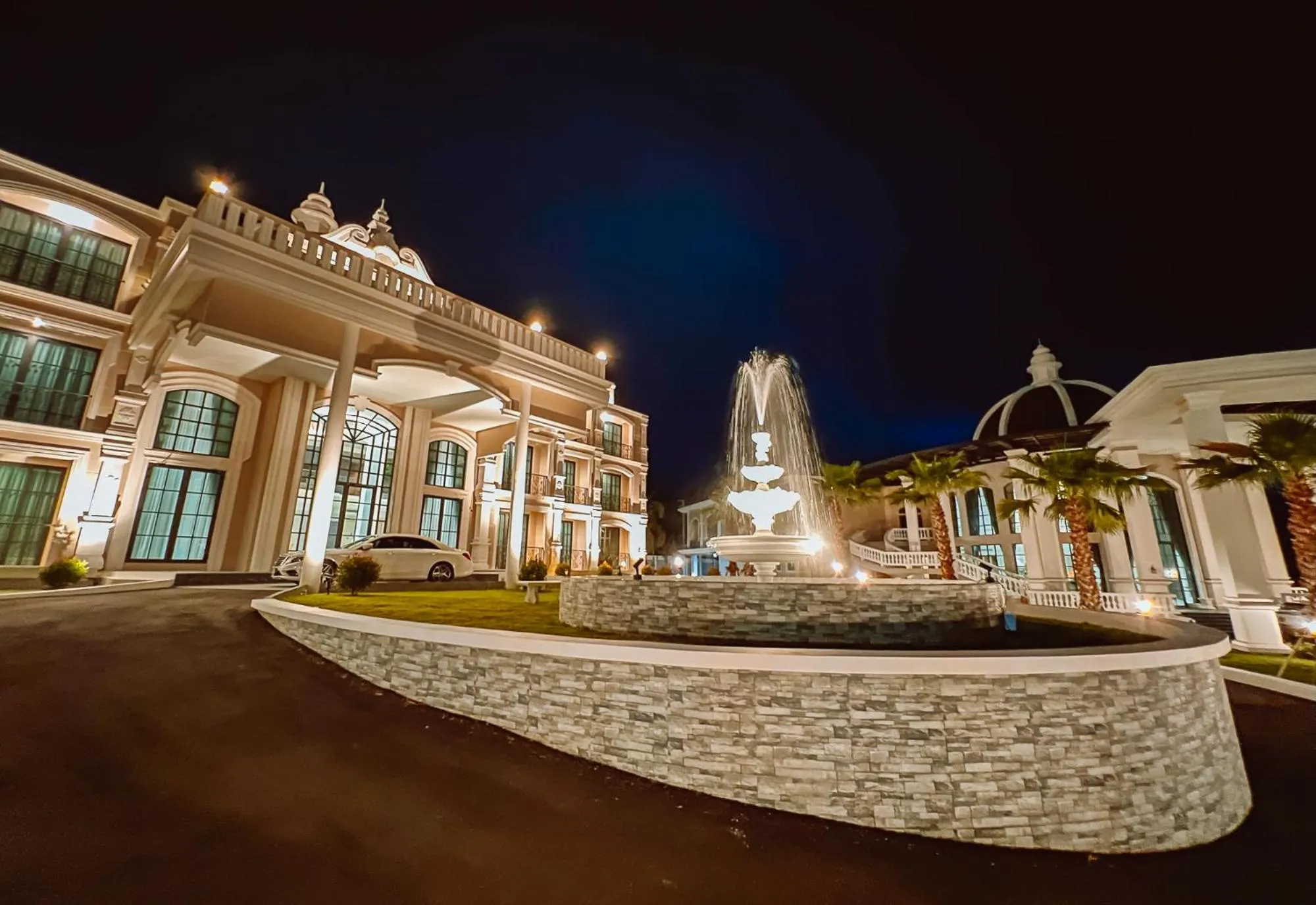 Property building in Grand Lord Hotel & Residence - Khao chi chan Pattaya