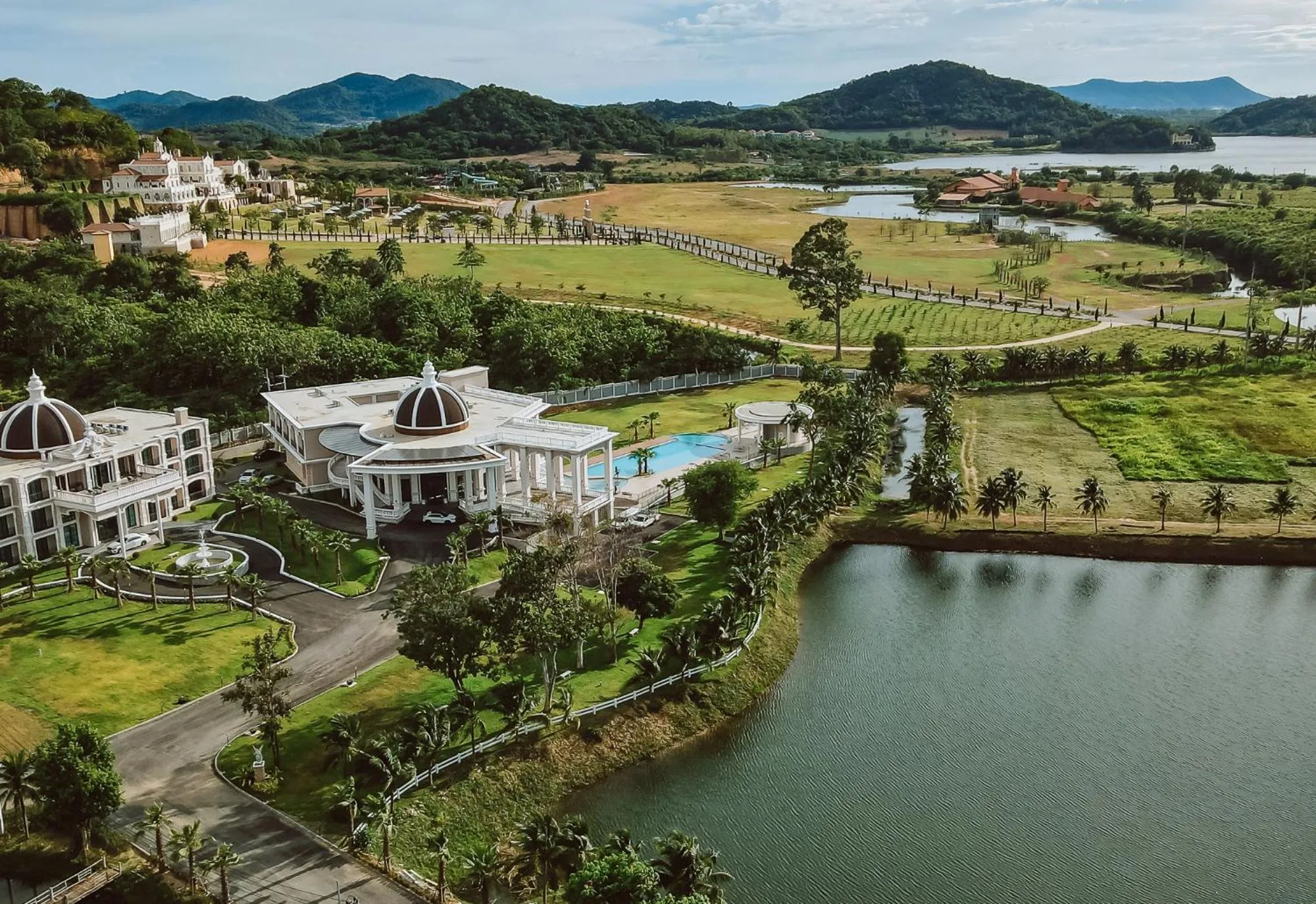 Property building in Grand Lord Hotel & Residence - Khao chi chan Pattaya