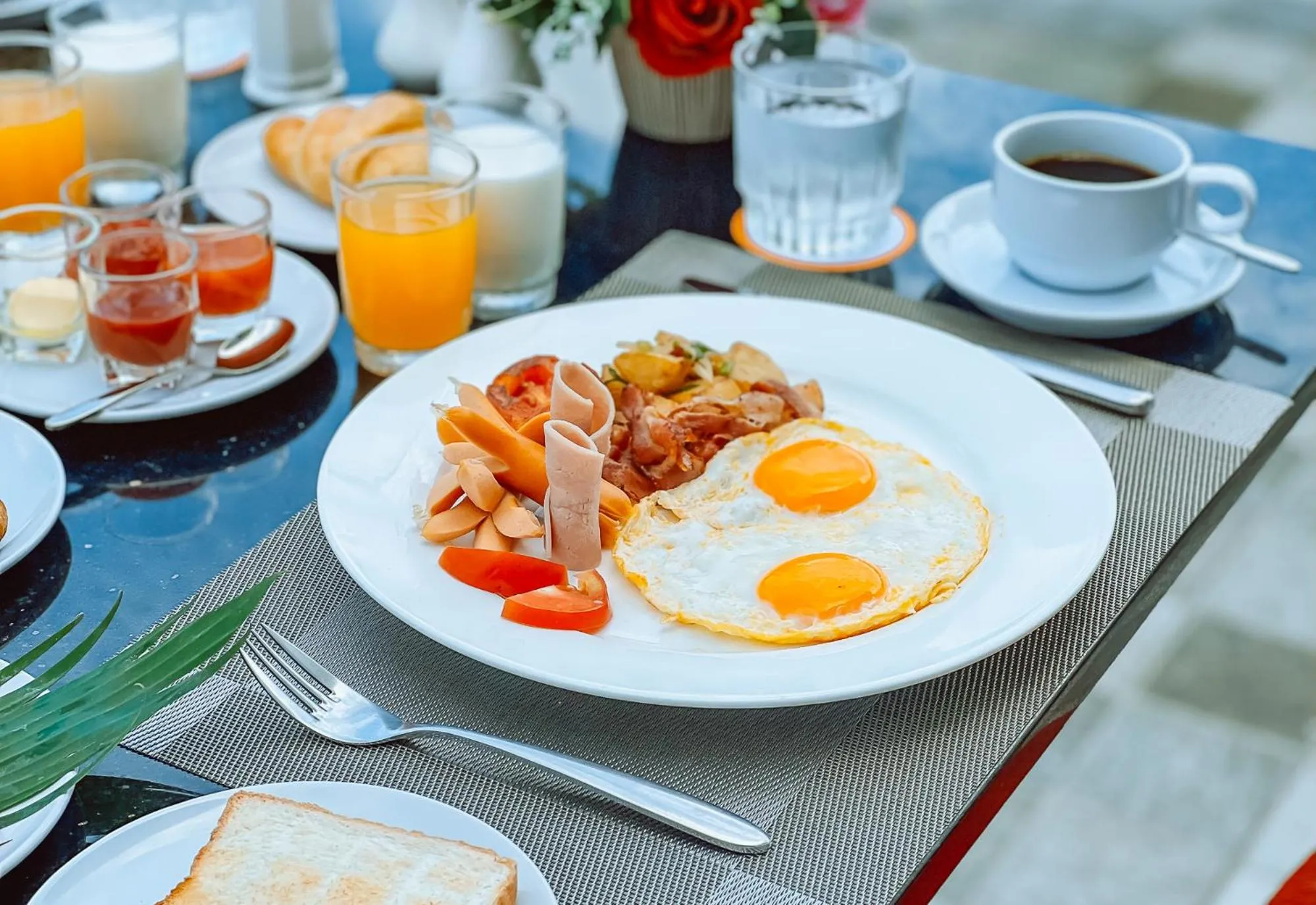 Restaurant/places to eat in Grand Lord Hotel & Residence - Khao chi chan Pattaya